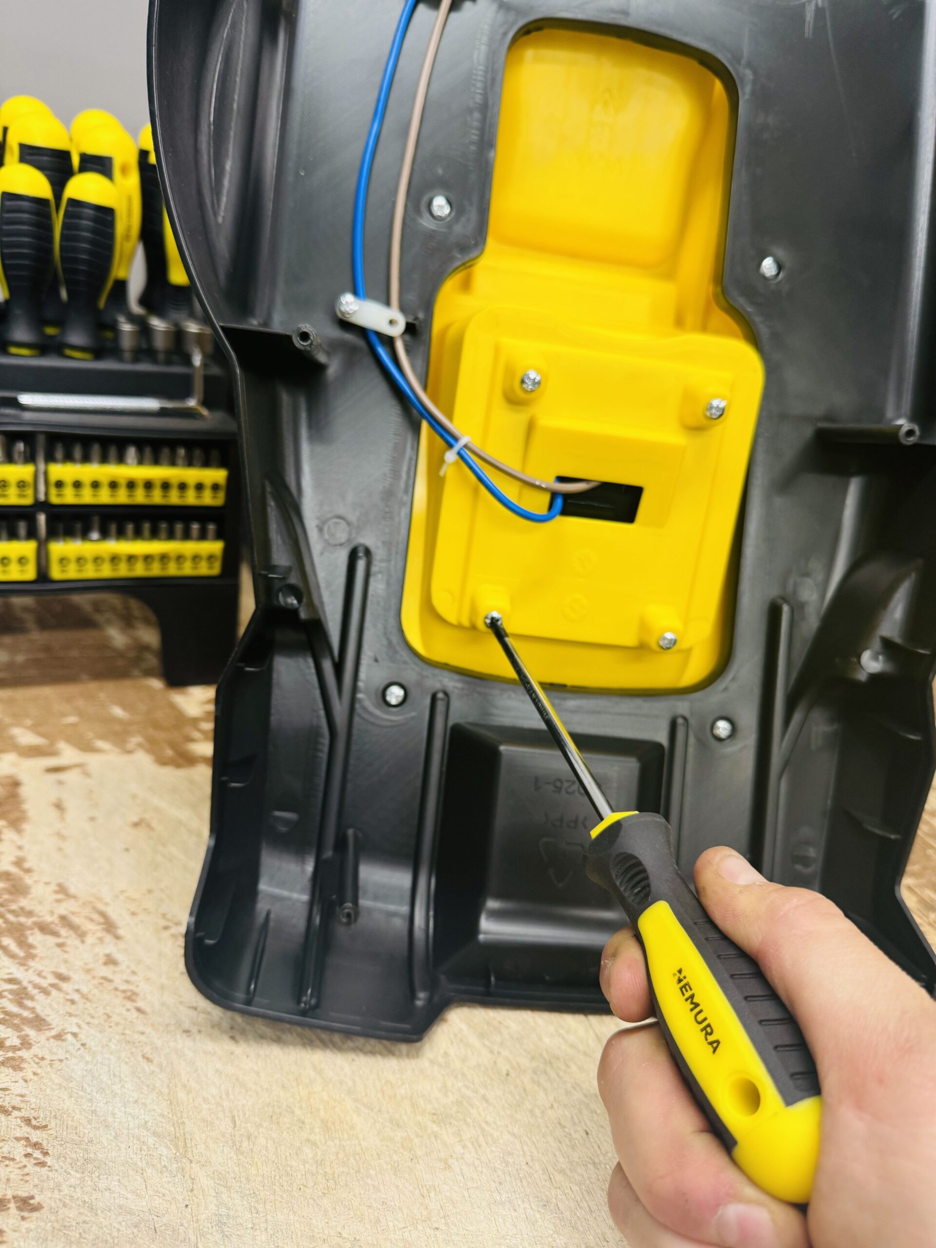 Set di cacciaviti e punte Nemura - 23 cacciaviti, 8 di precisione, 1 impugnatura, 6 bussole e 60 punte - Cromo vanadio - Qualità professionale - 3