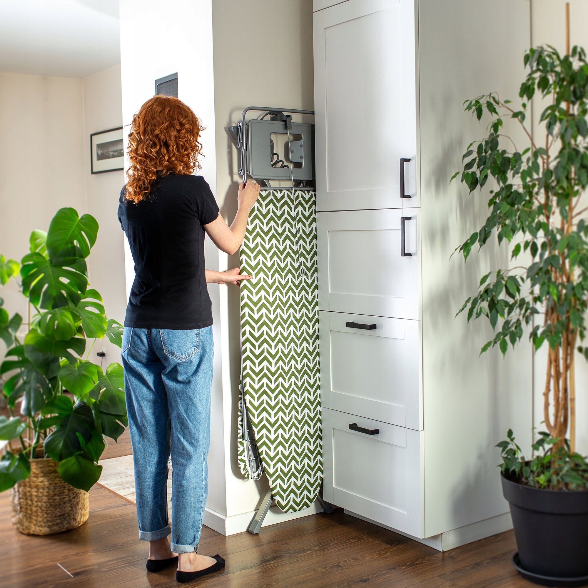 KADAX Table à Repasser pour Centrale Vapeur, Planche à Repasser avec Prise de Courant et Hauteur Réglable pour Un Repassage Facile (130 x 48 cm, Vert) - 5