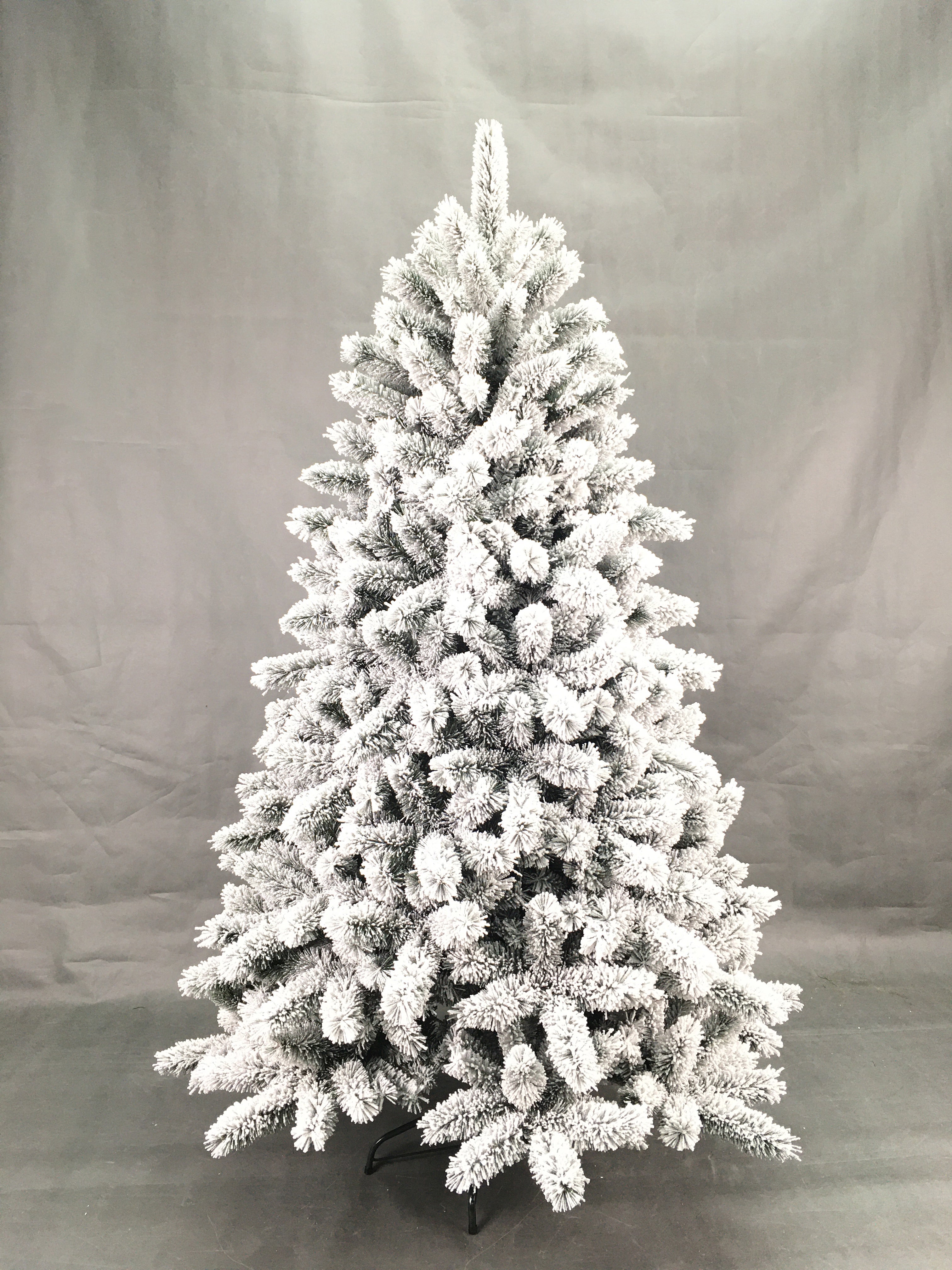 ARBOL DE NAVIDAD NEVADO RIO LN/PVC 240CM | Leroy Merlin