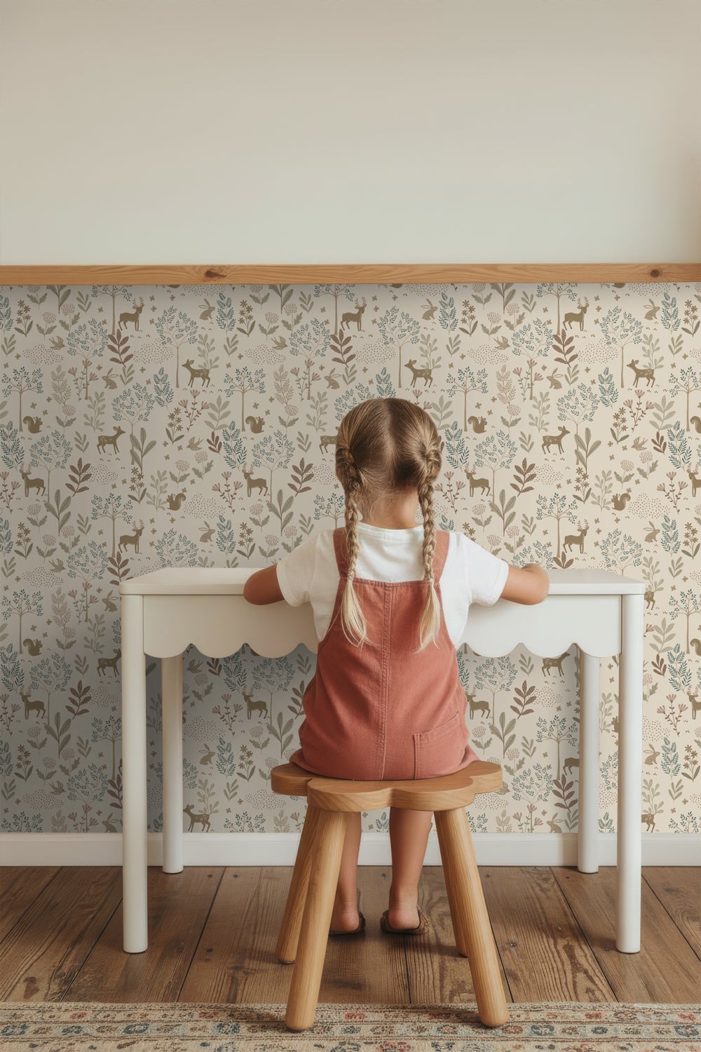 Papier peint forêt avec des animaux de la forêt beige et vert - 53 cm x 10.05 m - ESTAhome - 2