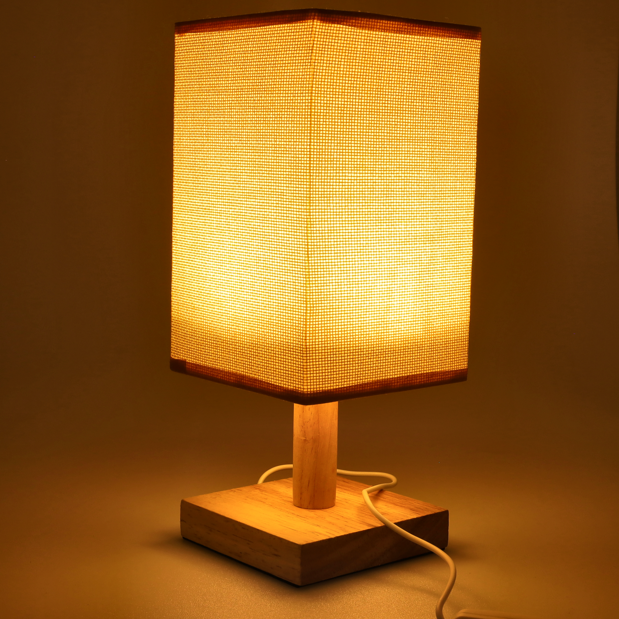 Lampa stołowa z kwadratową podstawą, USB 5V