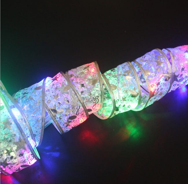 Luci Dorate E D'argento Con L'albero Di Natale Su Fondo Blu, Decorazione Luminosa Per Il Messaggio Allegro Saluto Image103953235 Luci Dorate E D'argento Con L'albero Di Natale Su Fondo Blu, Decorazione Luminosa Per Il Messaggio Allegro Saluto Image103953235