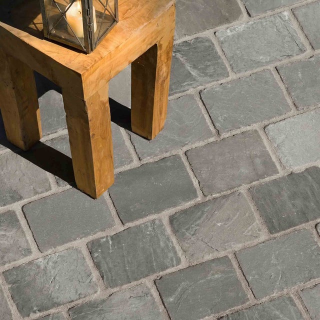 Pavé Grès Kandla Gris 20x14x2-2,5 cm (vendu au m² - 30 pavés/m²) - RO'MA NATURE