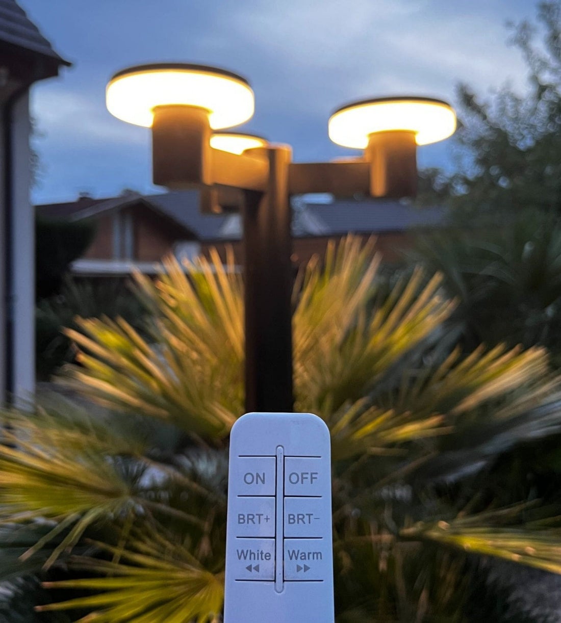 Lampadaire extérieur solaire Led ALTO 3000 noir - 200cm - Télécommandable - 300 à 3000 lumens - 6