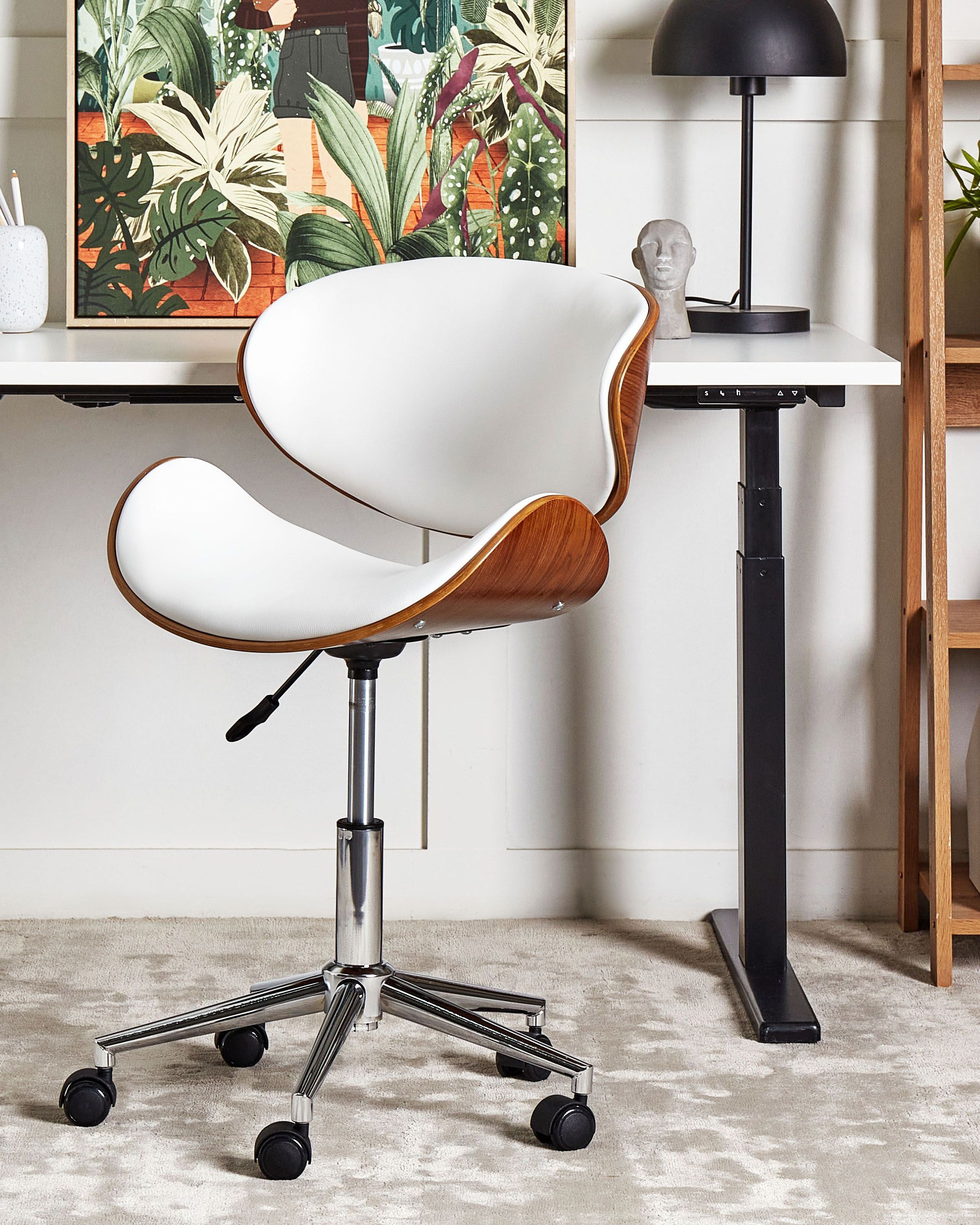 Chaise Bureau Design Beliani Assise Incurvée Effet Cuir Blanc Bois Pied Métallique Réglable