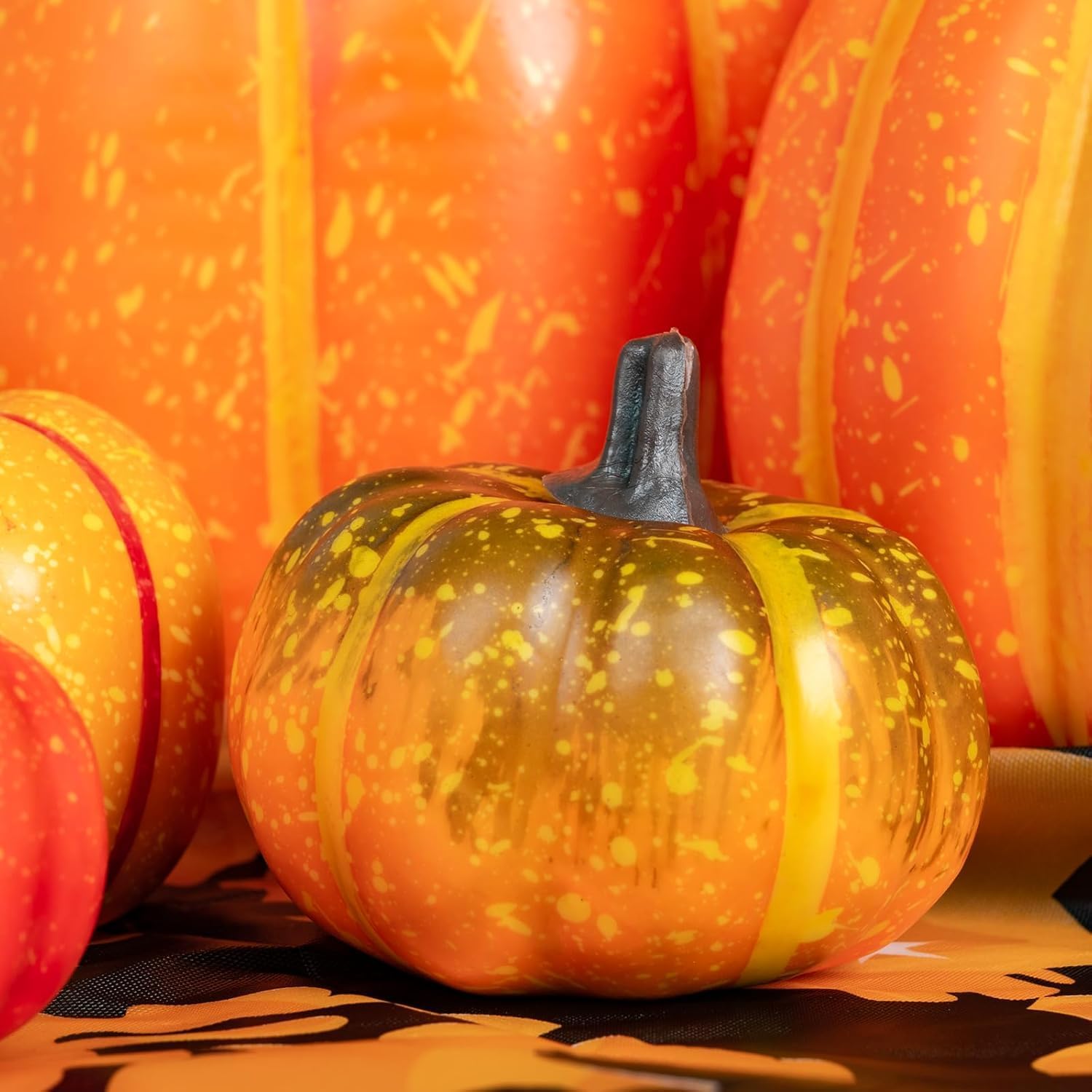 Lot de 7 grandes citrouilles artificielles, tailles assorties, adaptées aux décorations de table, automne, vacances, Halloween, Thanksgiving, orange - 5