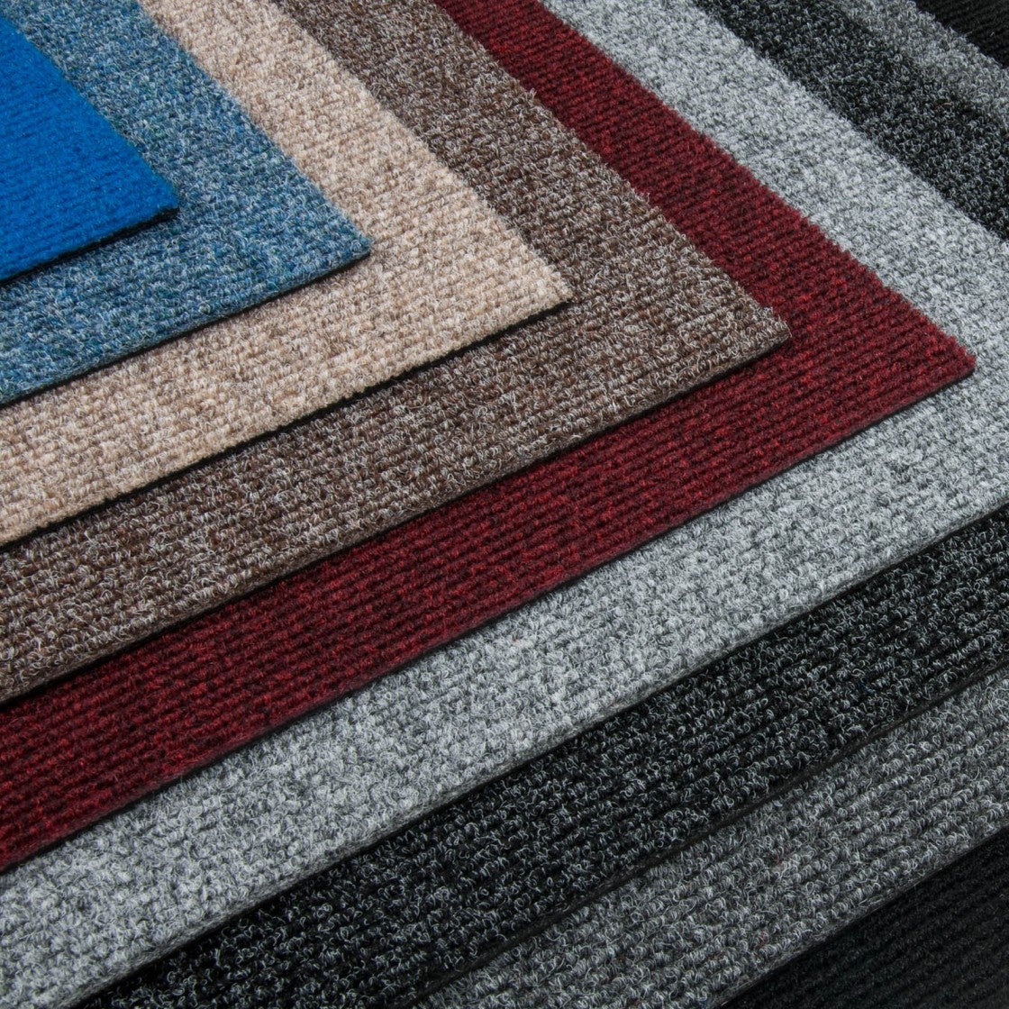 Dalle de moquette plombante pour bureau en velours côtelé, Moquette professionnelle gris foncé en dalles, Dalles de moquette modulaires sans colle - 5