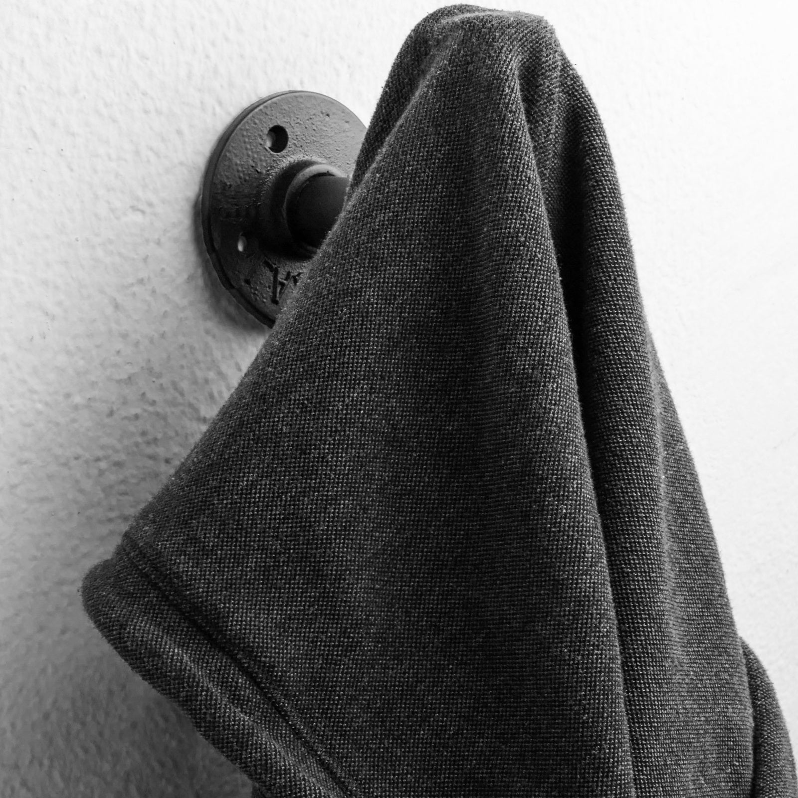 Appendiabiti industriale nero con 1 gancio da parete - 2