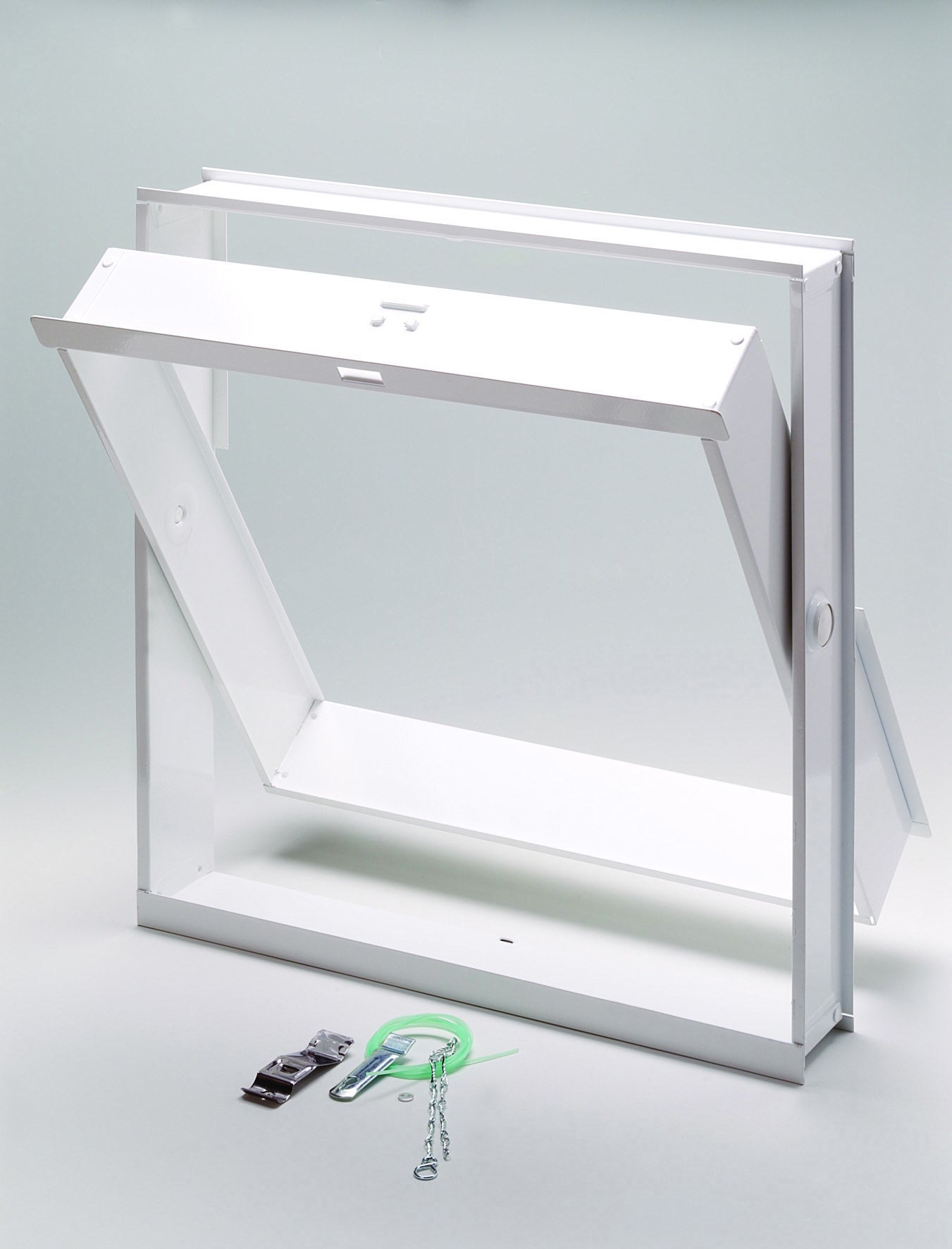 Ventana/marco abatible y basculante para 4 bloques de vidrio de cm 24x24x8. dimensiones: cm 52x53x8 cm