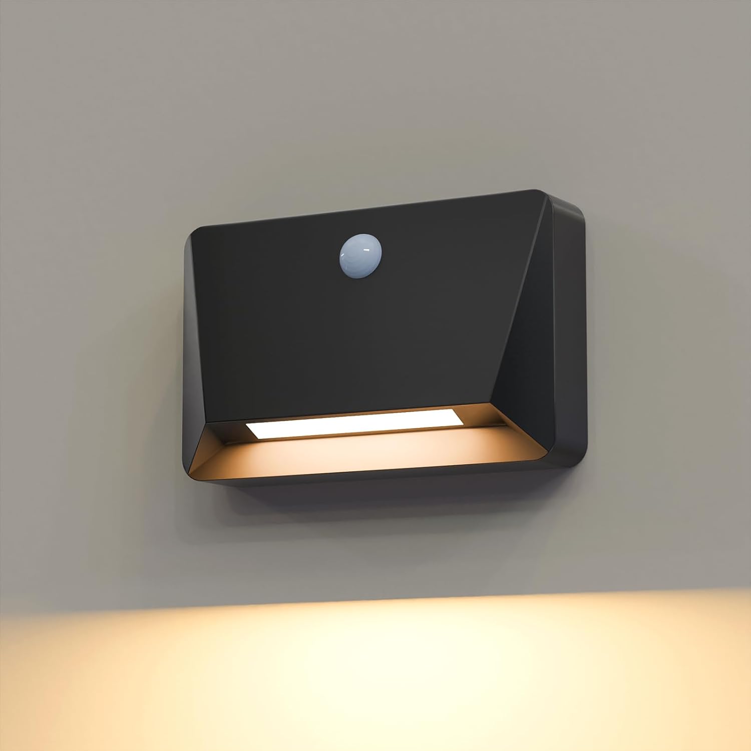 Akumulatorowa lampa ścienna z czujnikiem ruchu, wieloczujnikowe magnetyczne oświetlenie schodów, bezprzewodowe i zasilane bateryjnie (czarne).