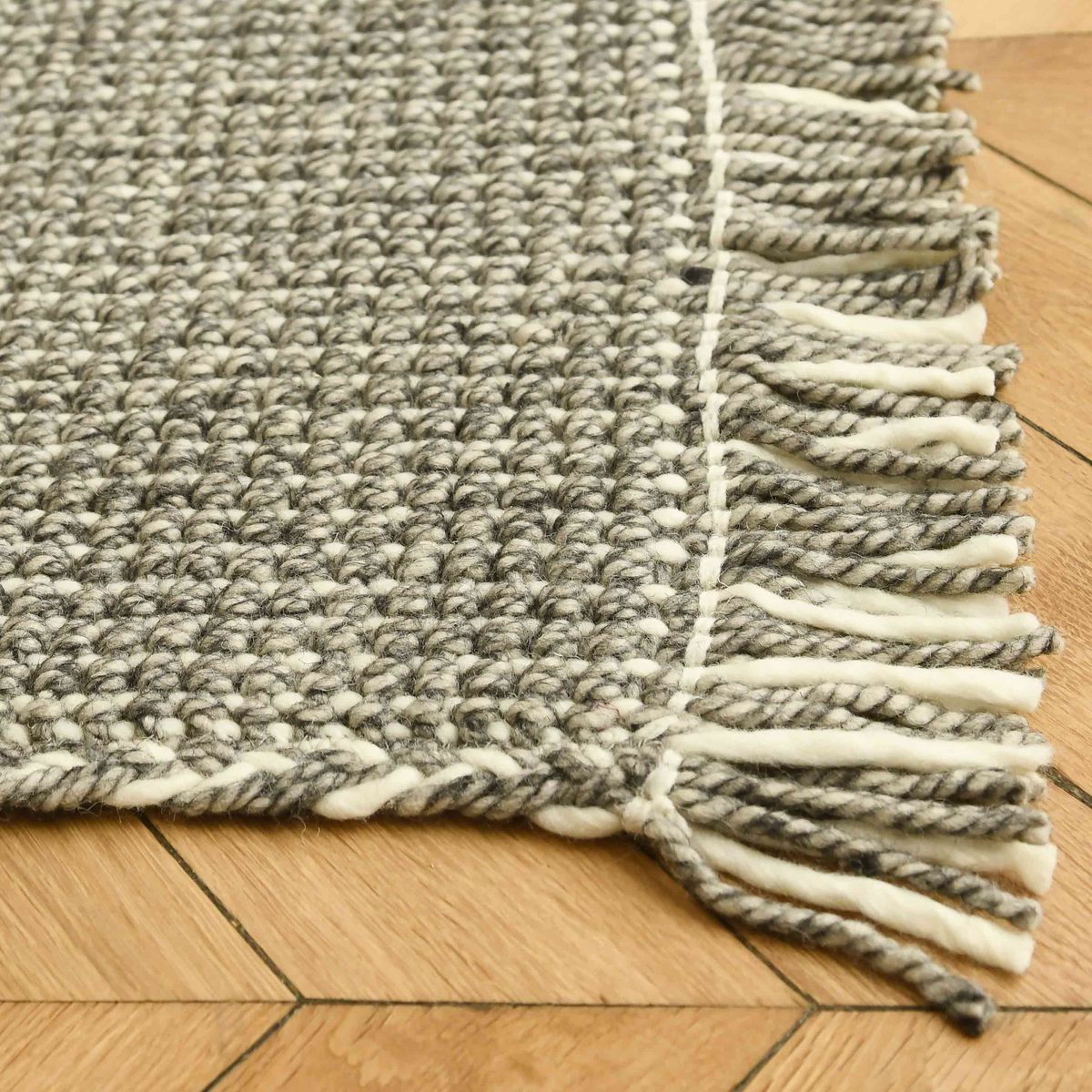 Tisser un tapis soi-même avec du matériel simple - De fil en bobine