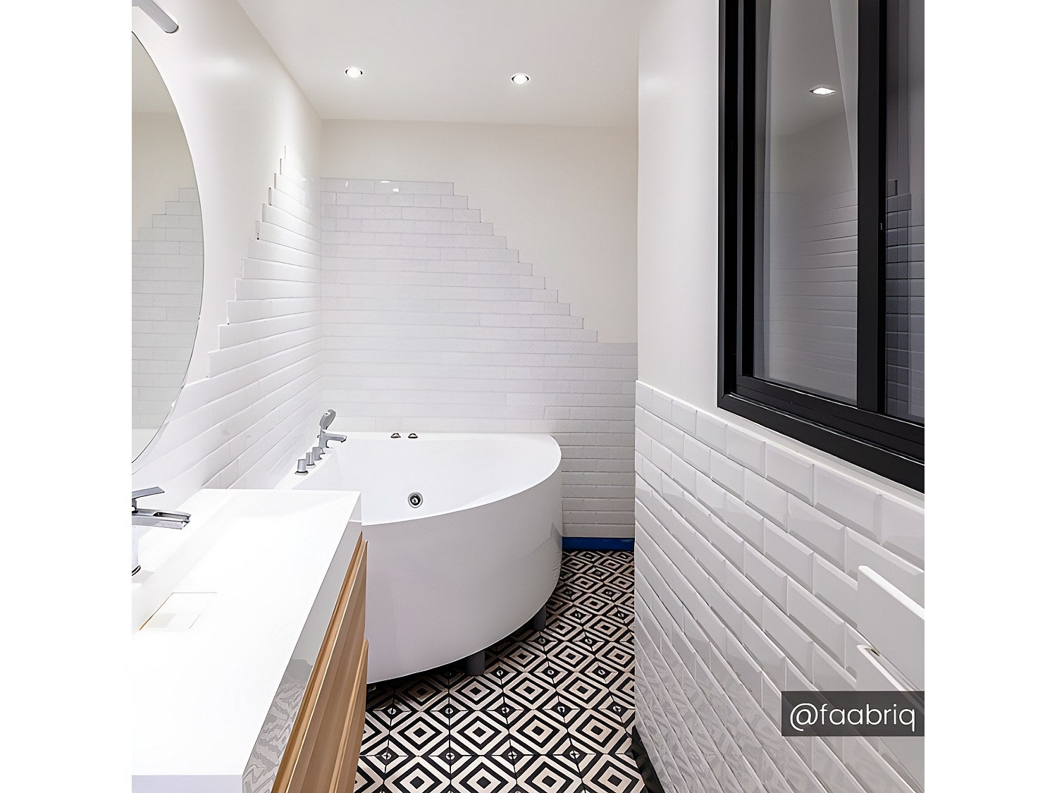 Baignoire balnéo d'angle AGYNESS - 263L - 135*135*57 cm - 9