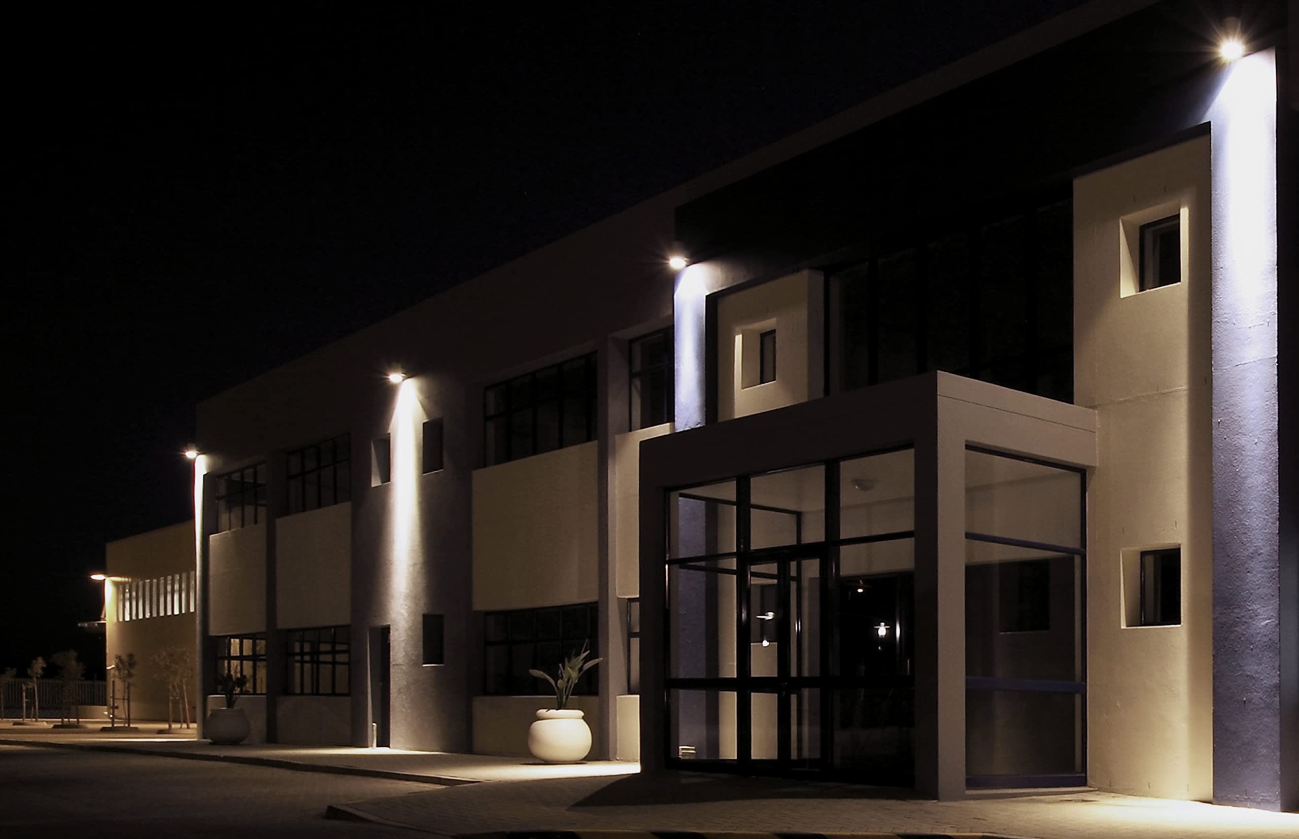 Philips Projectline, Proiettore LED, 20W, Luce Bianca Calda, Sensore di Movimento, Illuminazione Commerciale e Esterna - 3