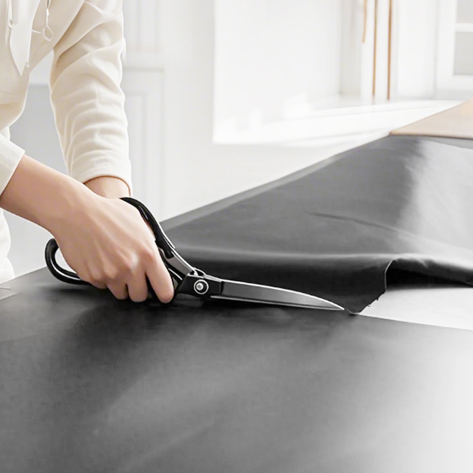 Bâche en plastique très résistante,VEVOR 0,139 mm,rouleau polyéthylène épais,3,05x30,48 m,noir,multi-usages,protection peinture,pare-vapeur - 8