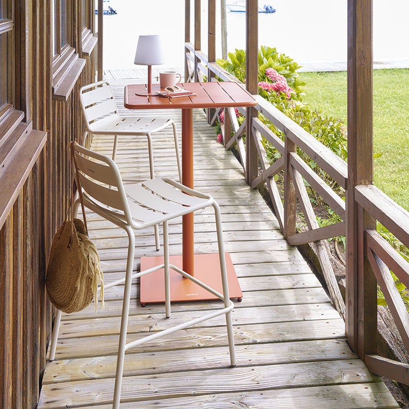 Table haute de jardin 