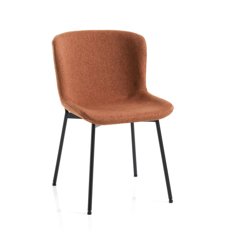 Zestaw 4 krzeseł SNUG Red w ceglasto-czerwonej tkaninie, matowo-czarna metalowa rama, odchylane nóżki, idealne do salonu lub biura