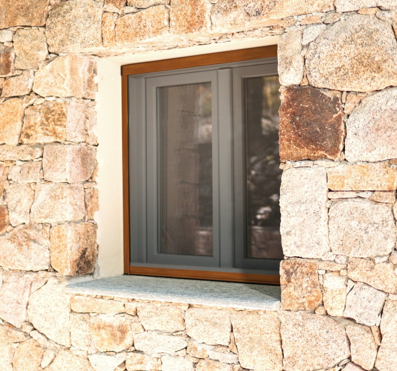 Moustiquaire fenêtre enroulable RECOUPABLE — 160x150 cm — coffre aluminium haut de gamme chêne doré — gamme Aluminium Luxe — anti-insectes — AVOSDIM - 4