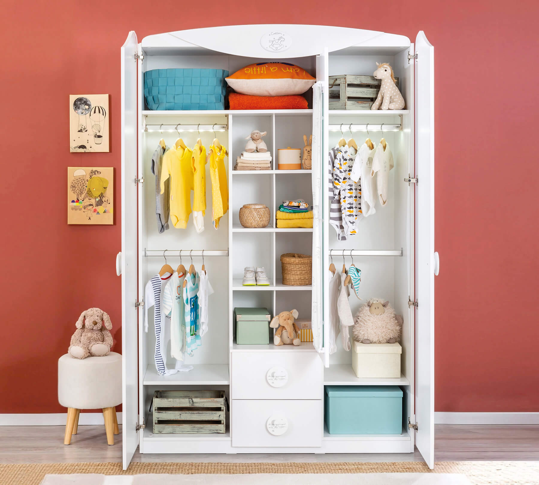 Armario De 3 Puertas Para Casa De Muñecas – Mueble De Juguete Con Acabado Suave, Ideal Para Almacenar Ropa Y Fomentar La Creatividad En Niños De 3+ Años