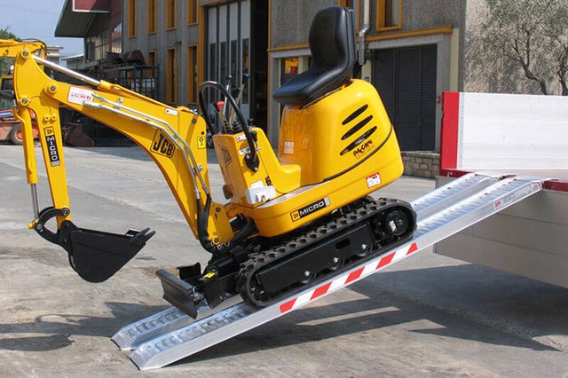 Longueur de rampe 3.50m - Hauteur à franchir de 1050mm - charge max par paire 845kg pour empattement 1250mm - Vendue à l'unité - M065/35US