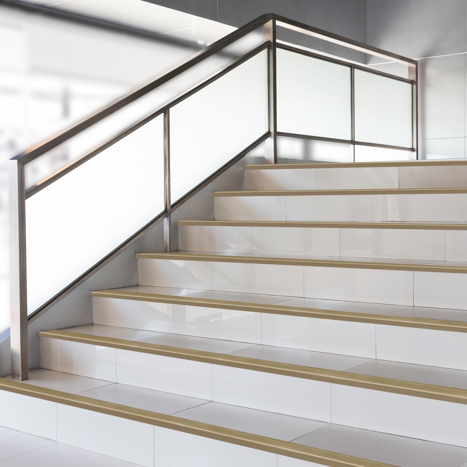 Seuil d'escalier Safety Forme: F Aluminium anodisé Bronze clair L 134 cm - 5