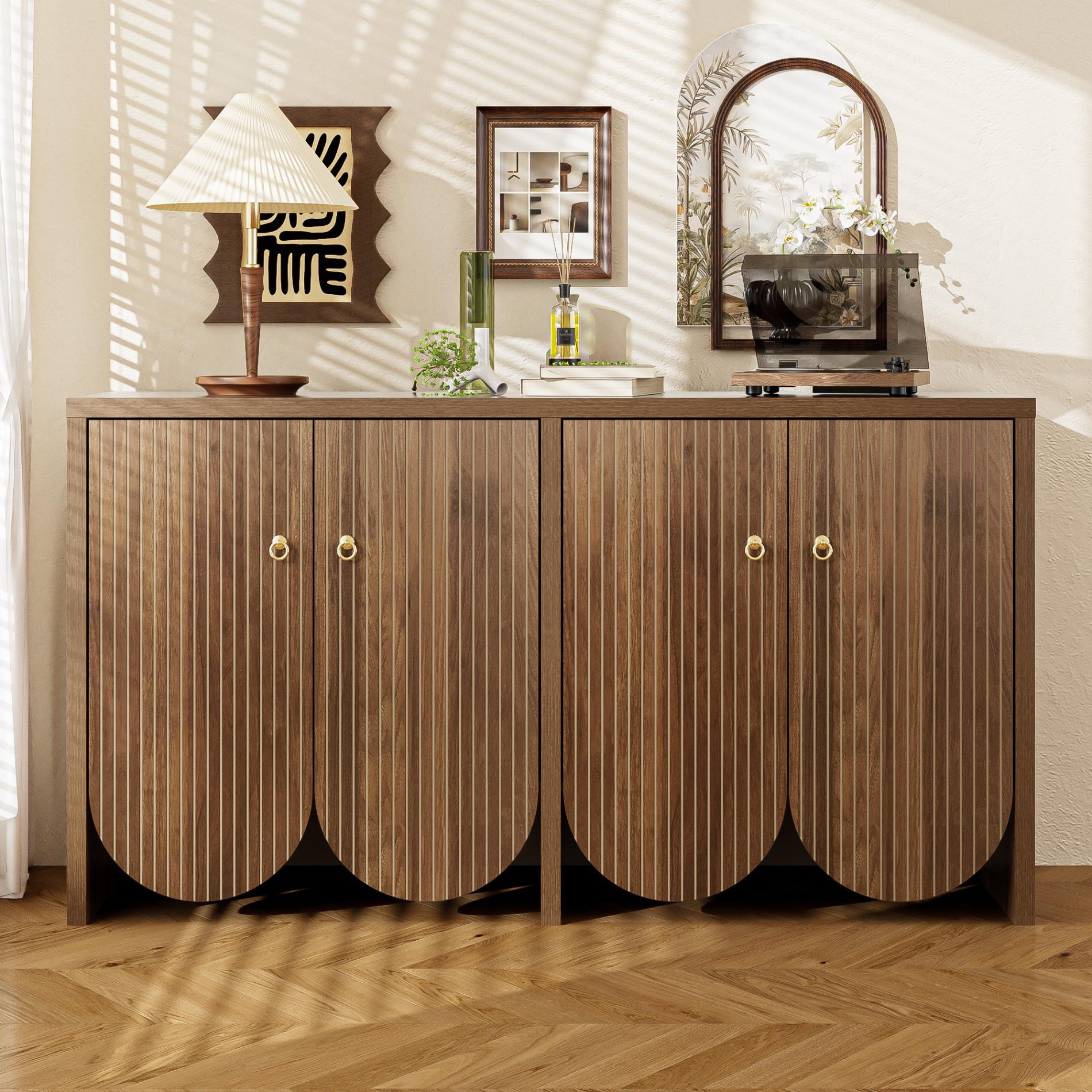 Elegancka orzechowa komoda – 147×40×80 cm z 4 drzwiami, regulowanymi półkami i aluminiowymi uchwytami