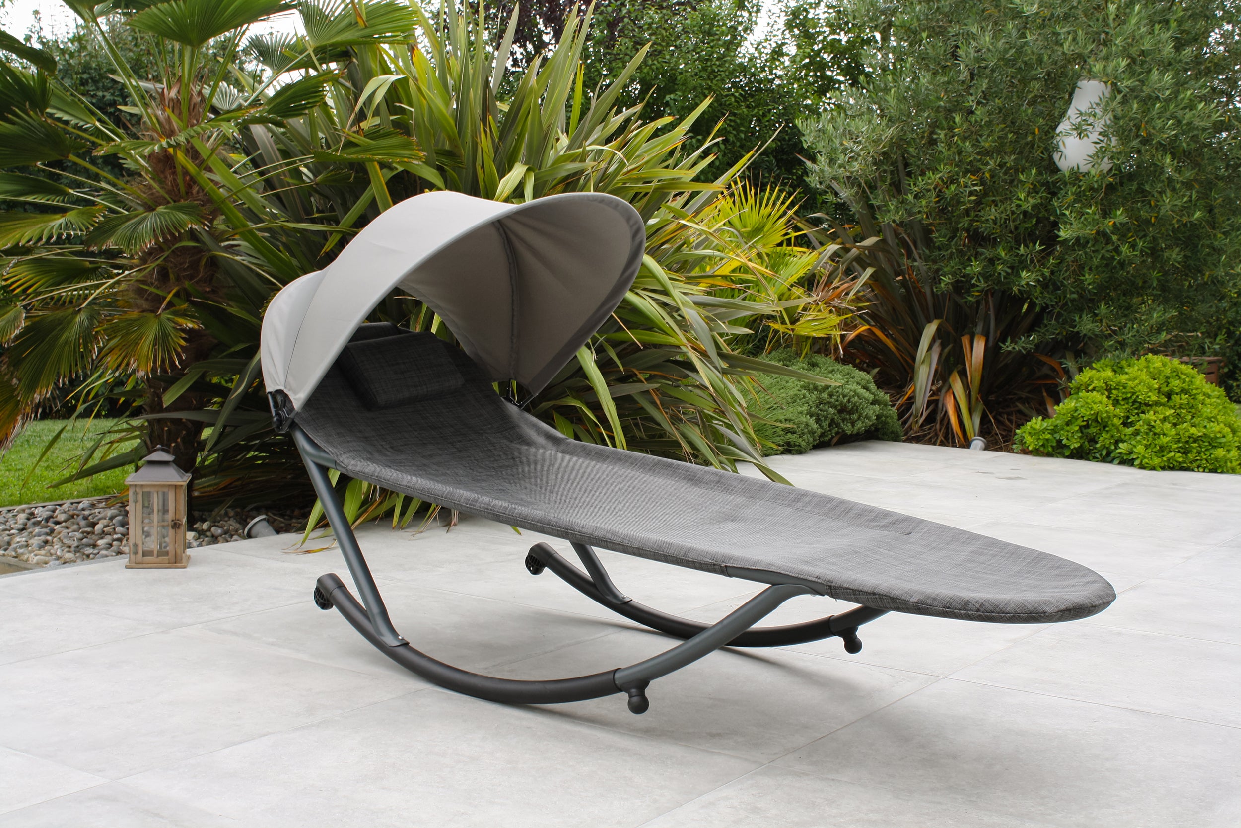 Lettino in acciaio e tela plastificata grigio antracite con ombrellone HOSSEGOR - DCB GARDEN - 2