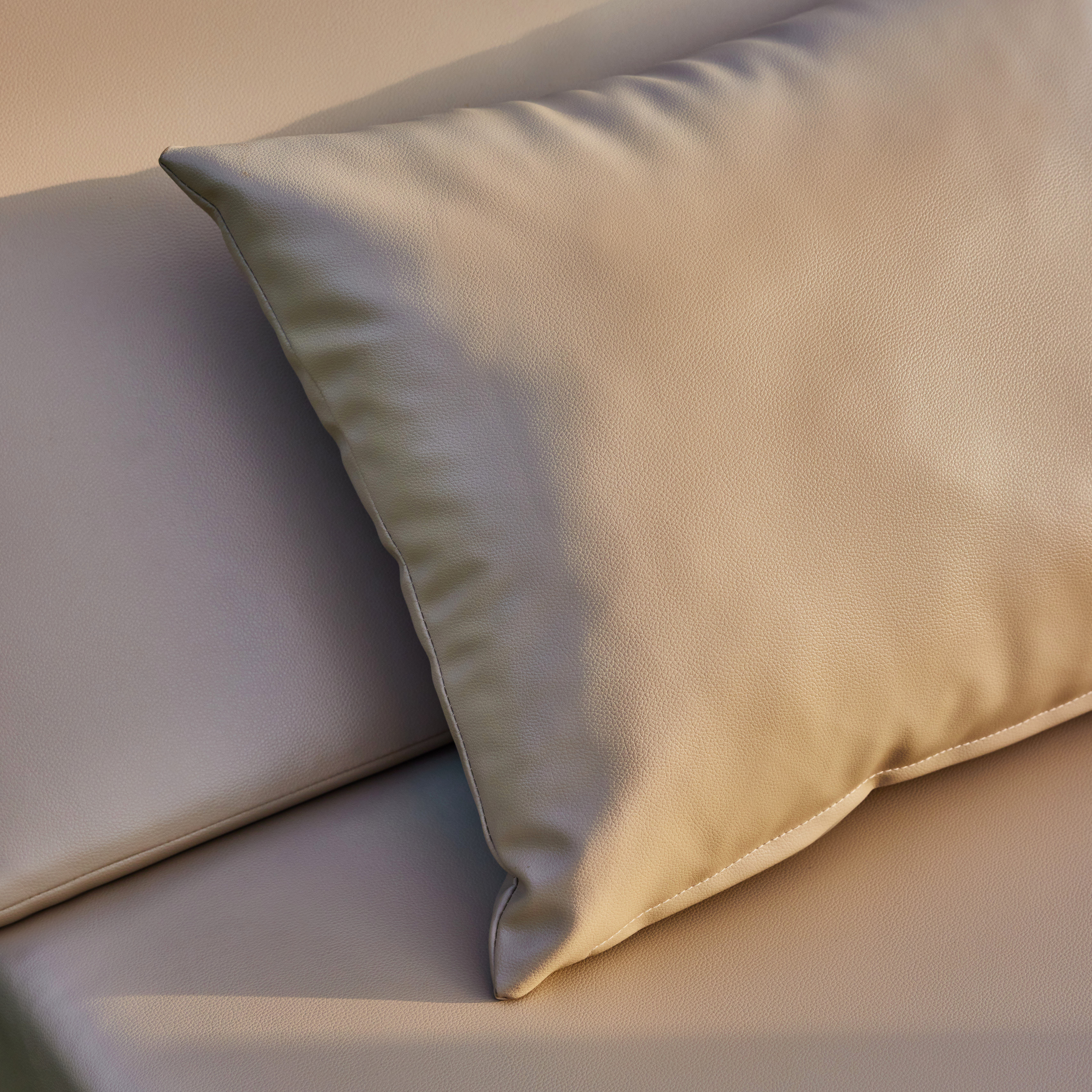 Cama balinesa em alumínio branco e almofadas bege - Balinese - 6