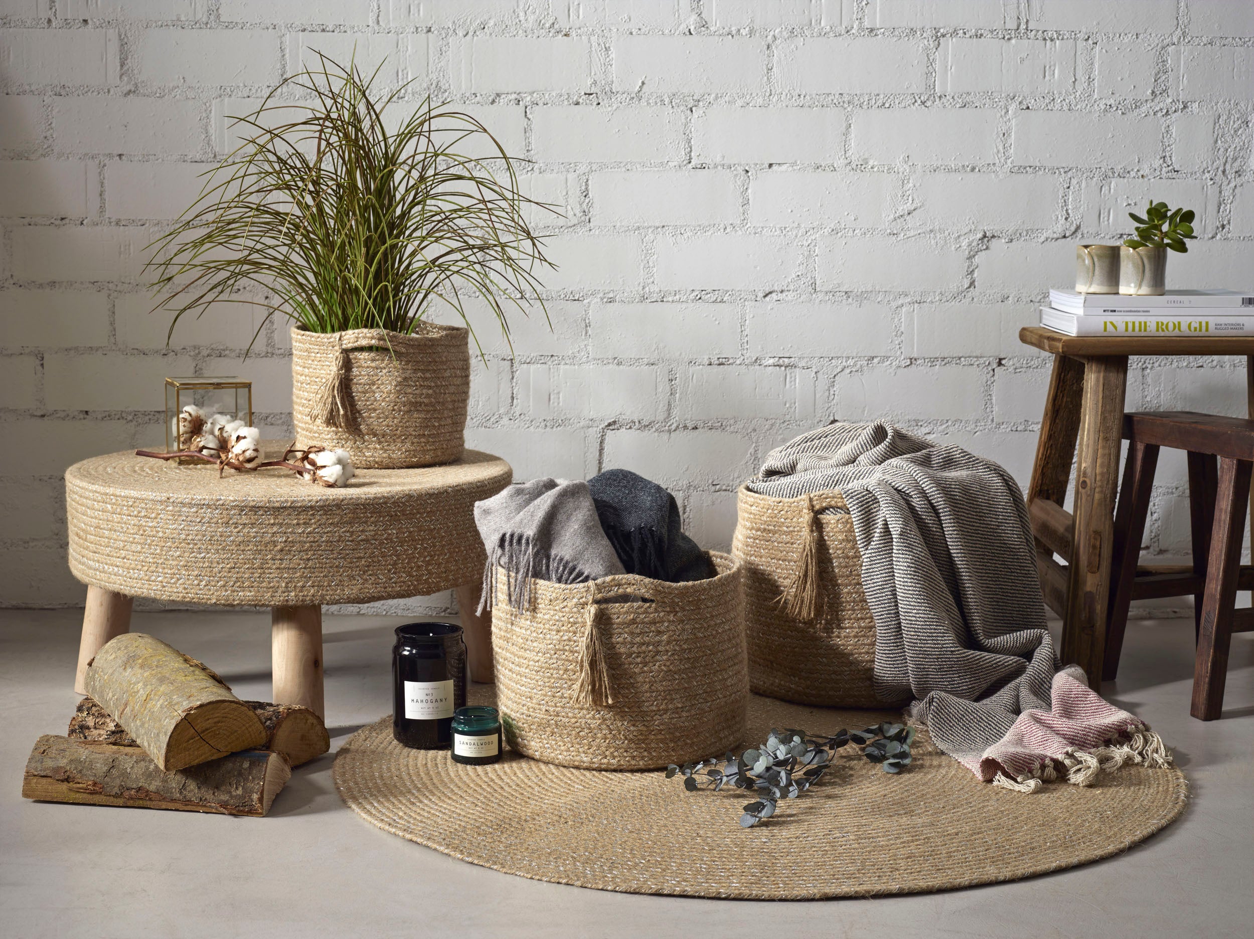 Table d’appoint Cris 60x60x30 cm – Bois naturel et plateau en jute tressé, durable et élégant - 4
