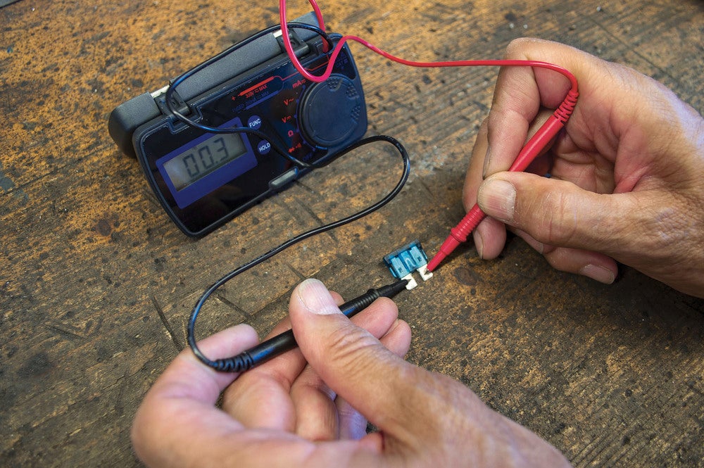 Multimètre digital ultra-compact de poche, 7 fonctions, calibrage auto, 300V, cat III, garantie 3 ans - Tibelec - 4