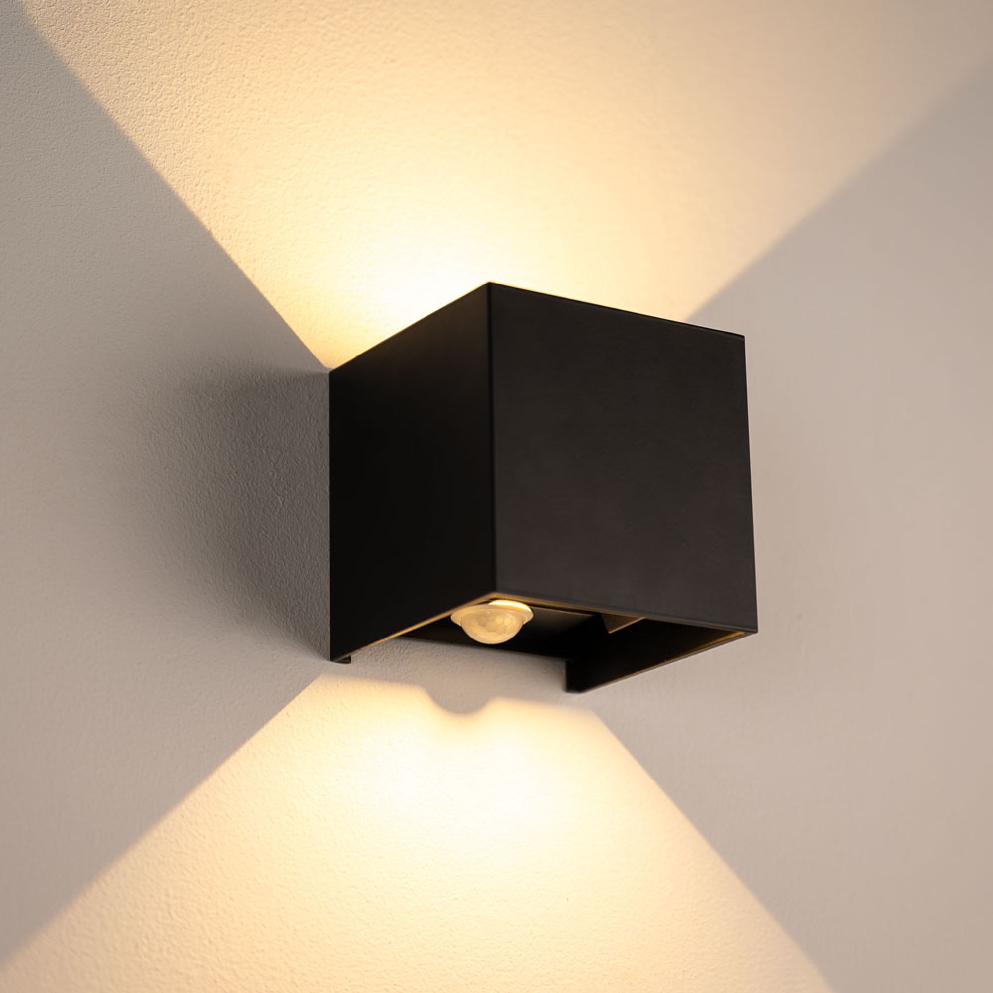 s.luce - Applique murale LED Ixa avec détecteur de mouvement, béton, carrée - 2