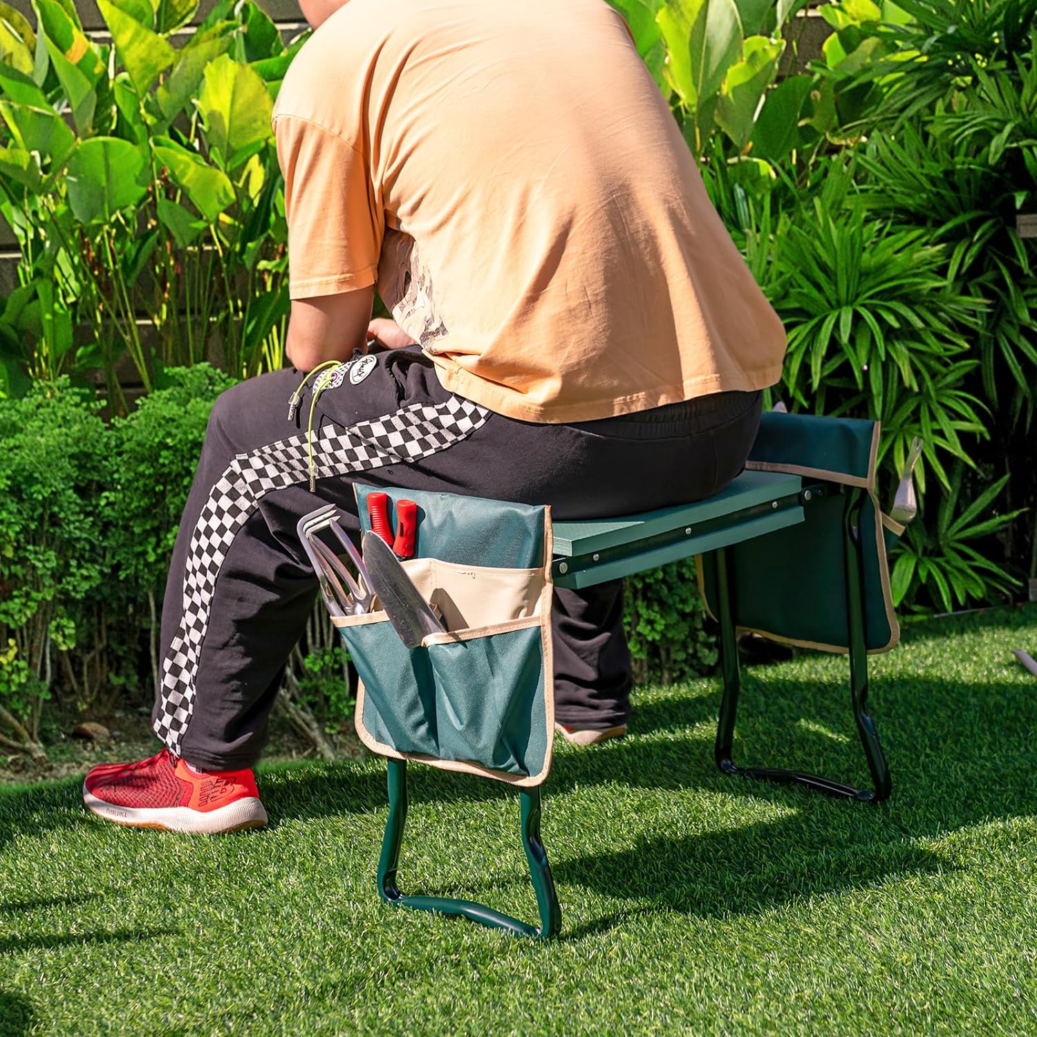 Tabouret de Jardinage Pliable avec Coussin EVA, Genouillère de Jardin, Cadre en Métal avec 2 Grande Pochette à Outils Charge 150KG - 9