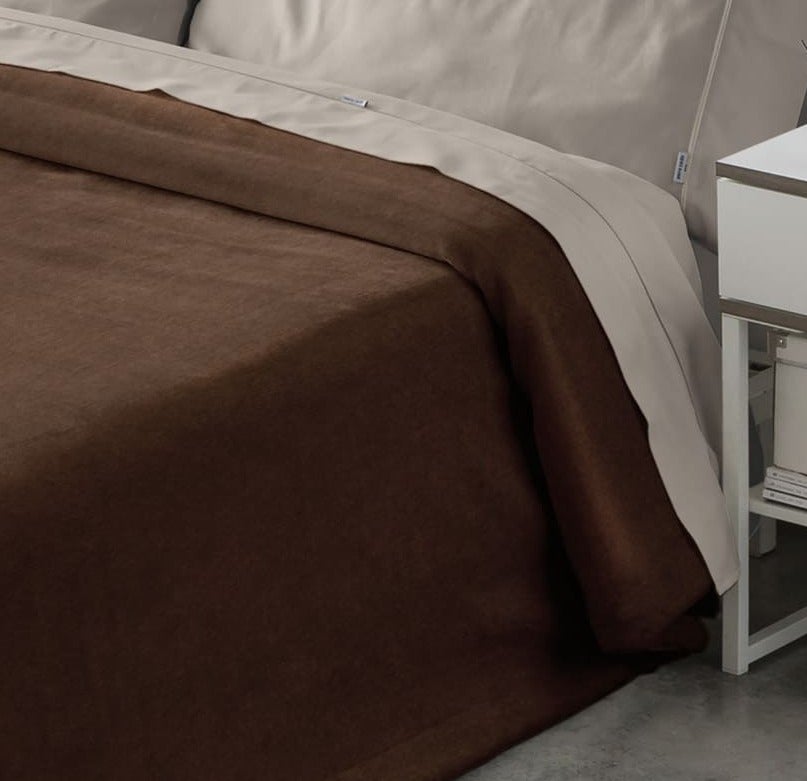 Manta Pierre Cardin 350gr Color Visón 220x240cm Donegal Collections - 4