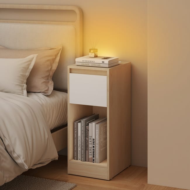 Comodino Stretto con Illuminazione LED, 1 Porta USB-A, 1 Porta USB-C, Cassetto, Scomparto Aperto, Bianco Nuvola | Leroy Merlin Comodino Stretto con Illuminazione LED, 1 Porta USB-A, 1 Porta USB-C, Cassetto, Scomparto Aperto, Bianco Nuvola | Leroy Merlin