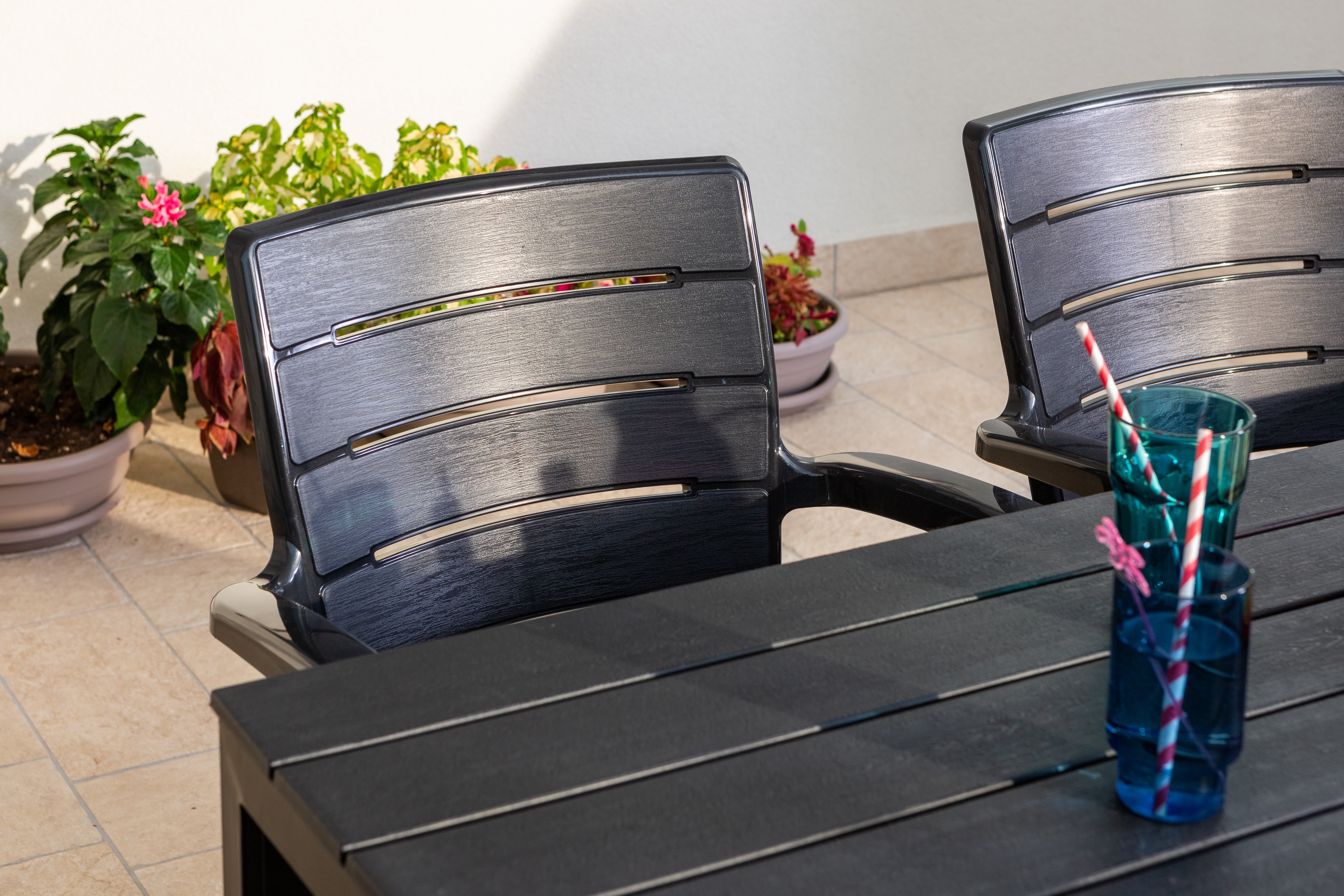 Set da giardino Tavolo Thomas in acciaio e polietilene + 6 sedie Anita in polipropilene antracite - 3