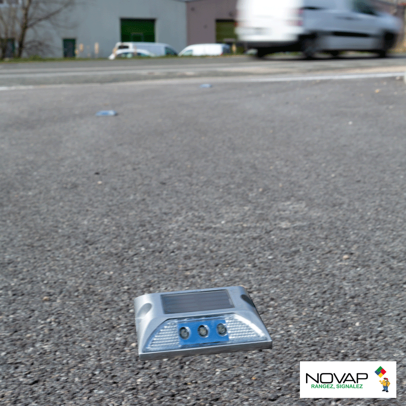 Plot routier à LED solaire - Vert - 6100676 | Leroy Merlin
