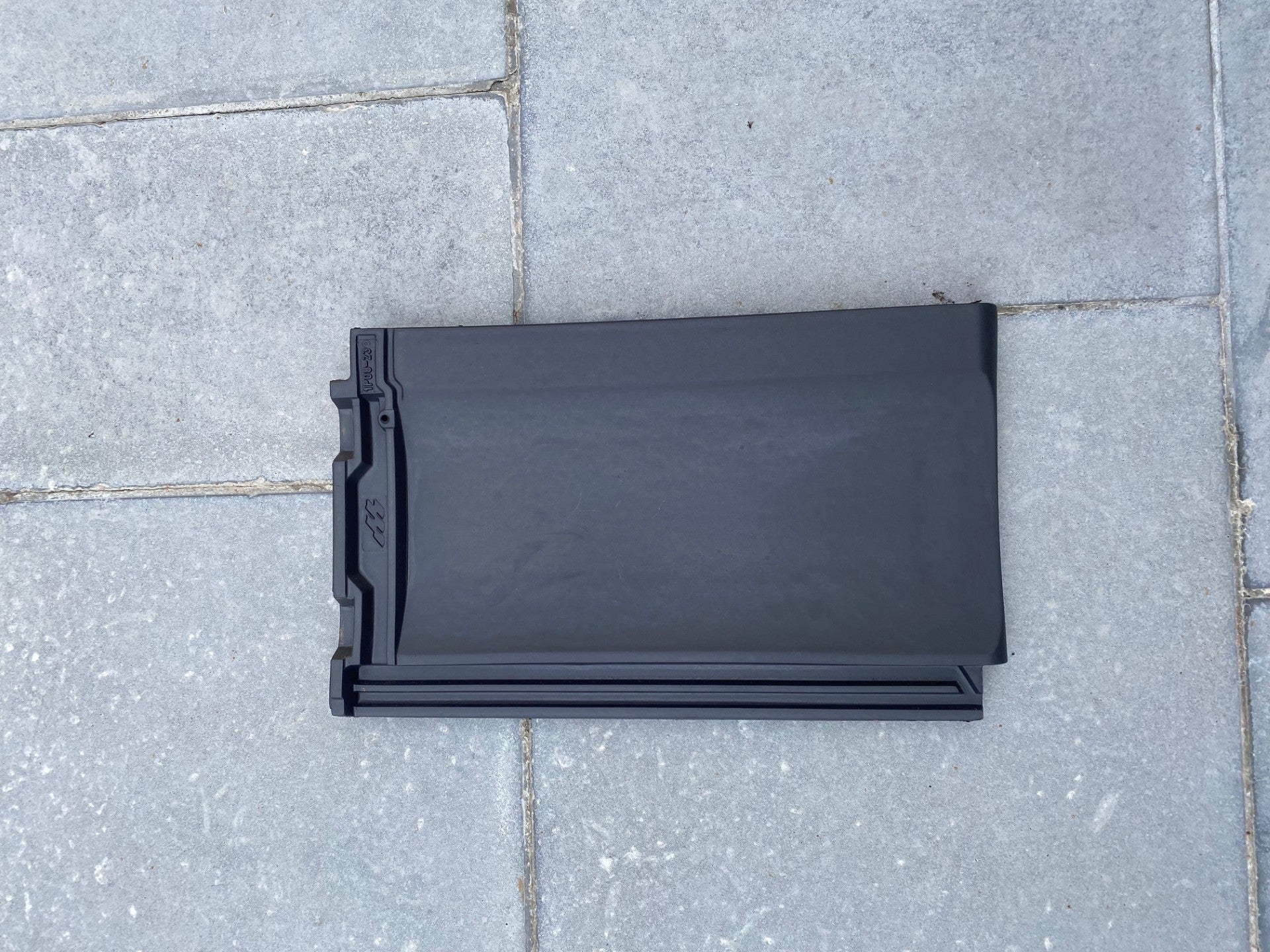 Tuile Continentale PRO couleur gris anthracite 10/m2 - 2