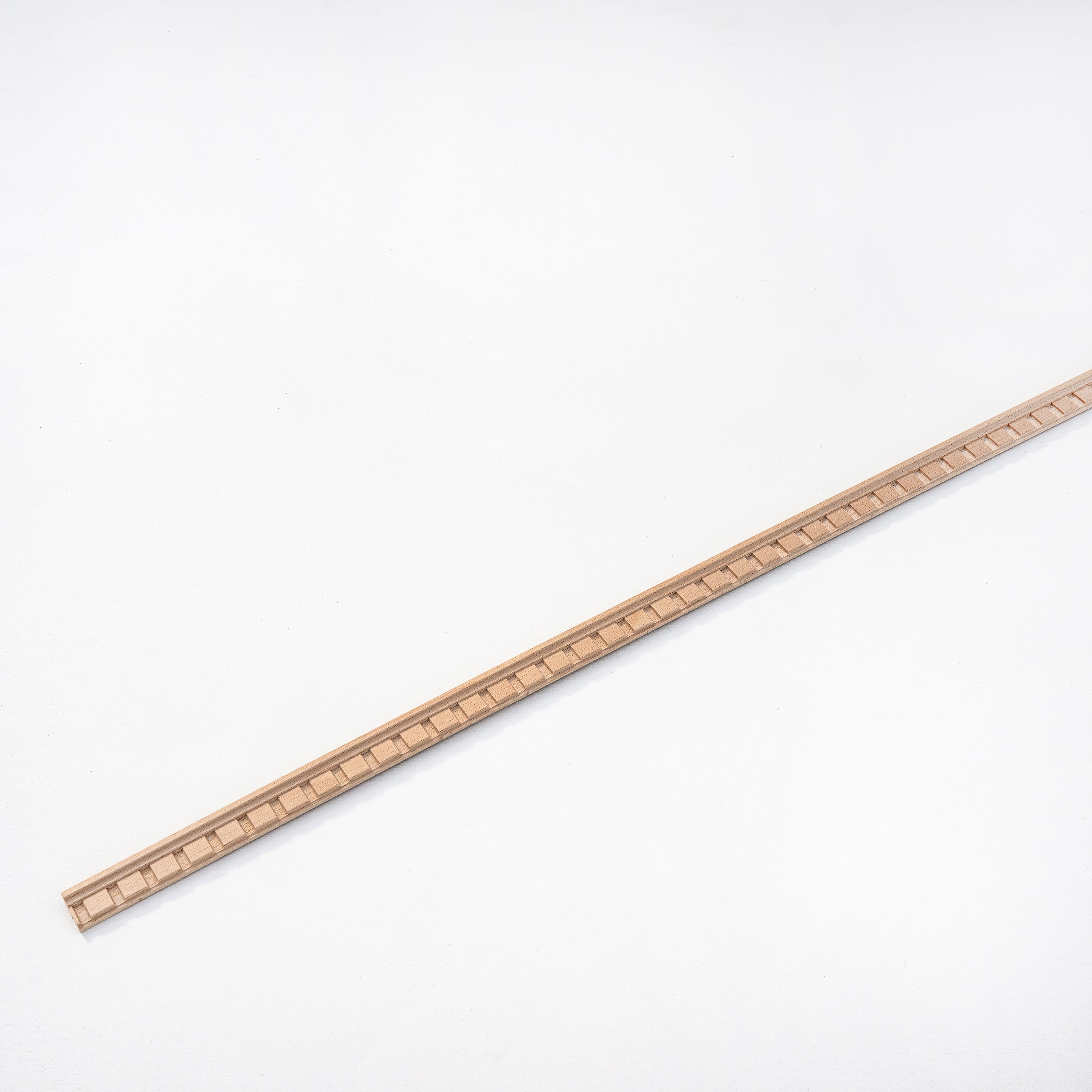 Moulure murale décorative en bois CRENEAU - 1 x 2,4 x 100 cm - Brut sans peinture - Cimaise - Plinthe - Baguette d'ornement - 2