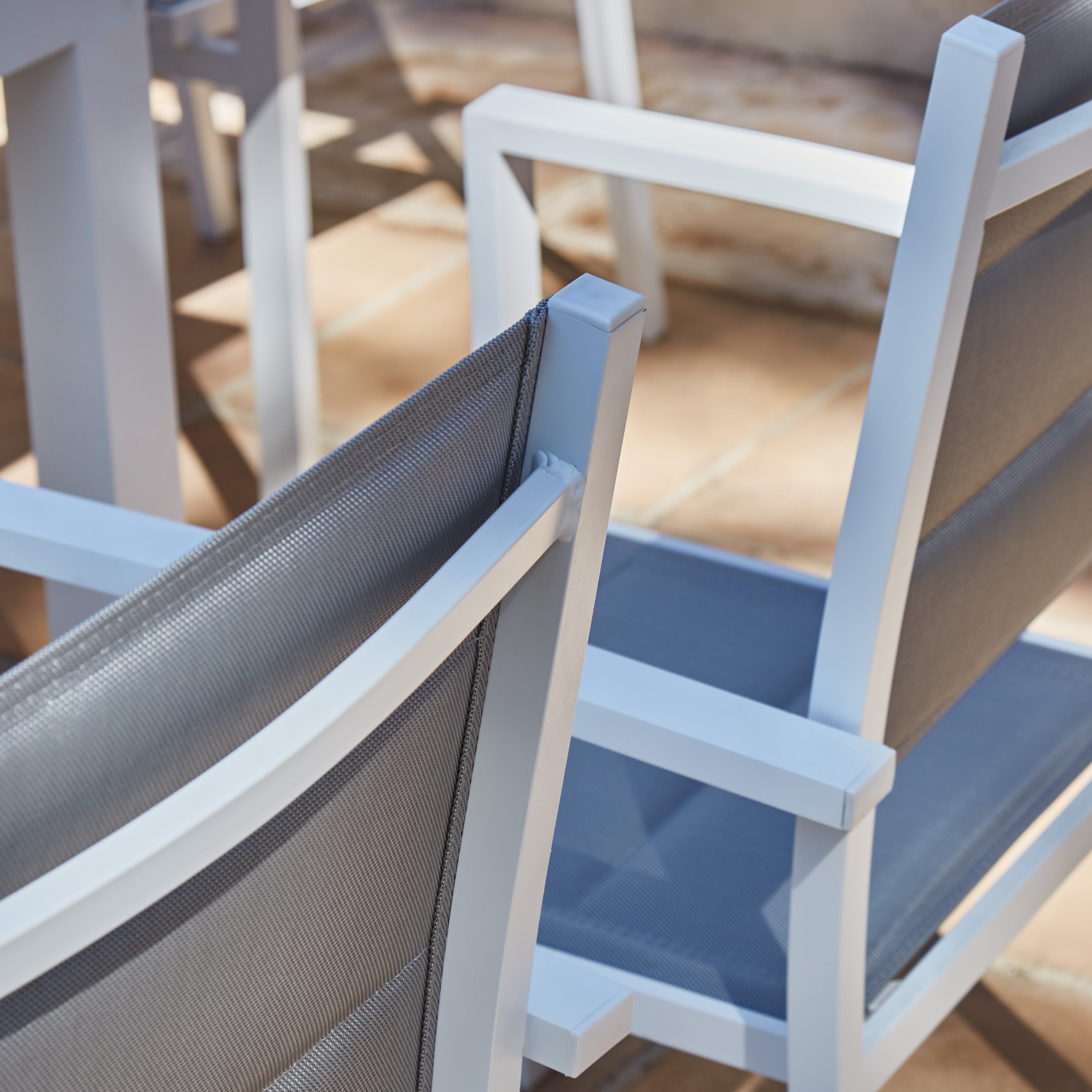 Pack de 4 sillas apilables aluminio blanco y textileno acolchado gris - Tokyo - 4