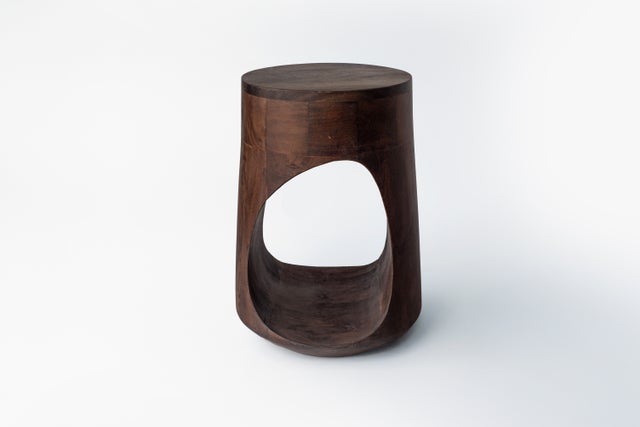 Stolik boczny z drewna 30x30x50 cm – Funkcjonalny, dekoracyjny i wszechstronny