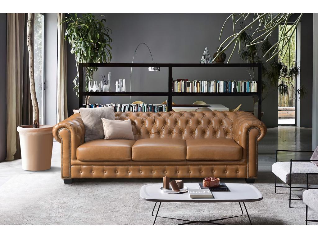 Kanapa 4-osobowa BRENTON w stylu chesterfield ze 100% bawolej skóry – kolor karmelowy vintage
