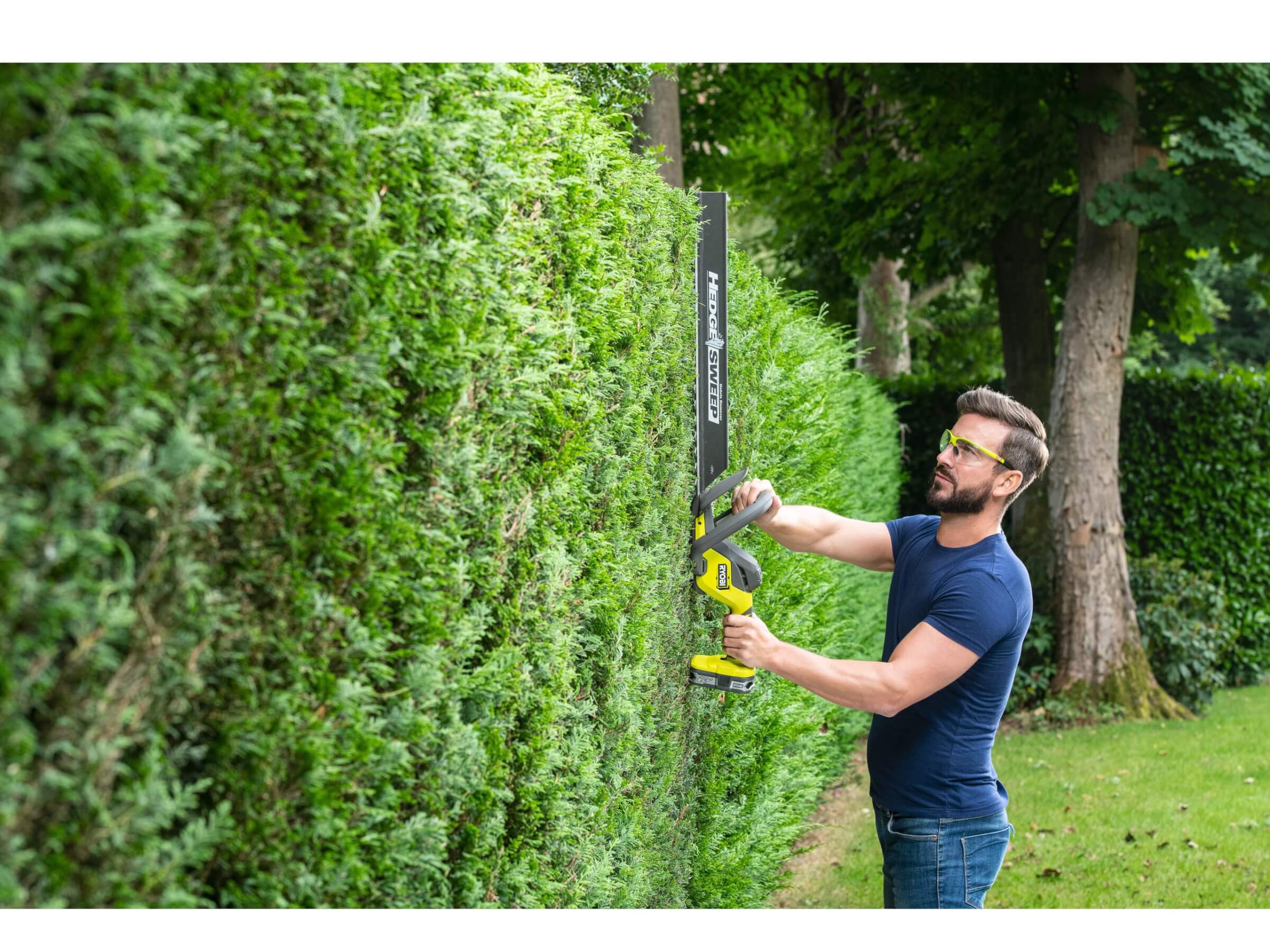 Taille-haies RYOBI 18V One+ - 1 batterie 2.0Ah - 1 chargeur - RY18HT55A-120 - 8