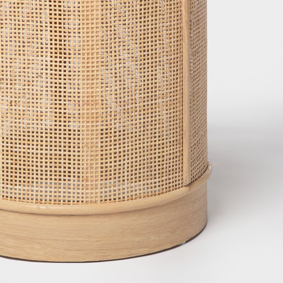 Pouf rotondo imbottito in velluto beige e rattan naturale Sure - 4