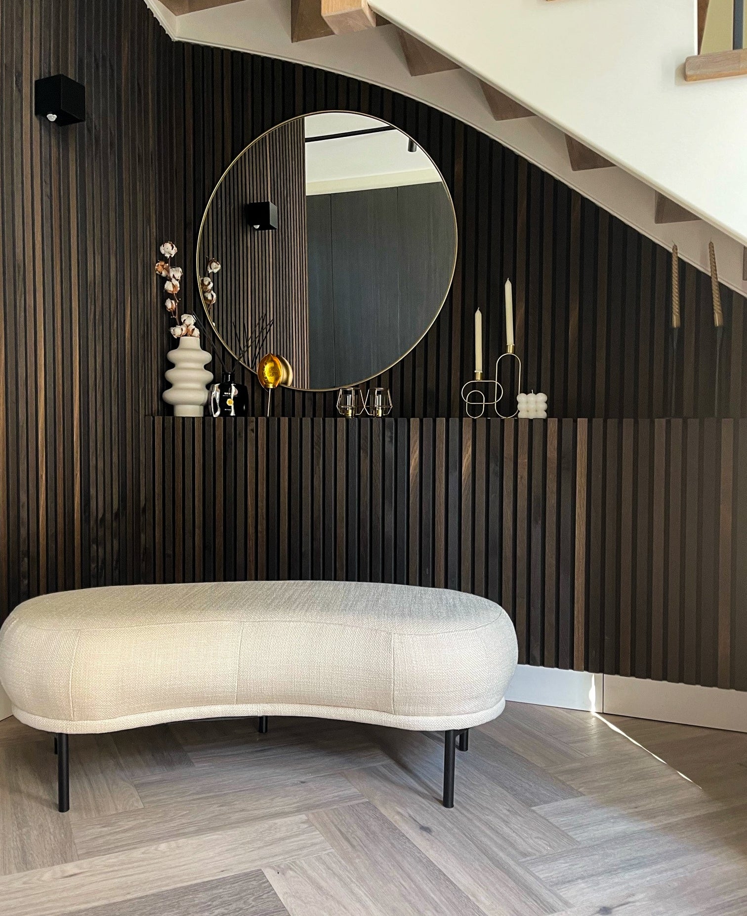 Panneau tasseaux acoustique 300×60 cm – Chêne Fumé Rustic | AKUPANEL BY WOODMONDO - 4