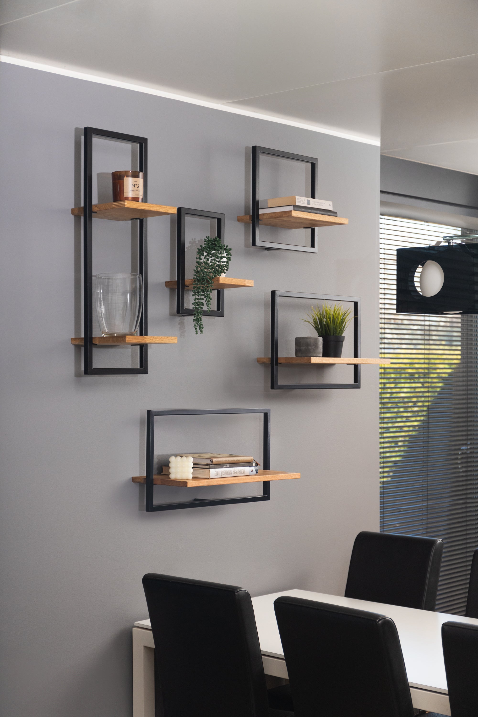 Étagère ANDAS Londres – Métal Noir Et Chêne Massif – 40 Cm – Neuve (détail)