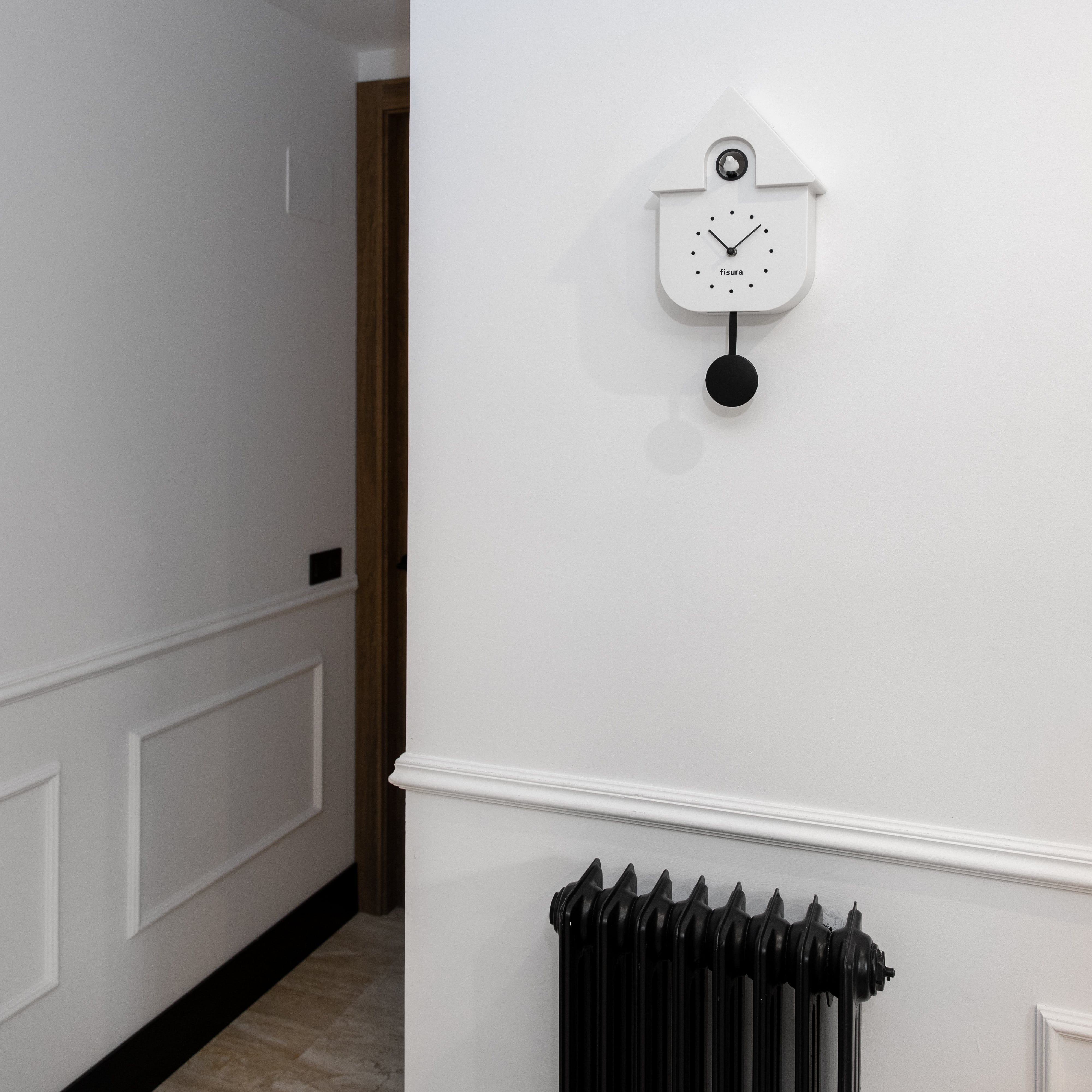 Horloge Coucou Moderne FISURA - Noir Et Blanc - Pendule Murale Ou Table - Piles AA Non Incluses