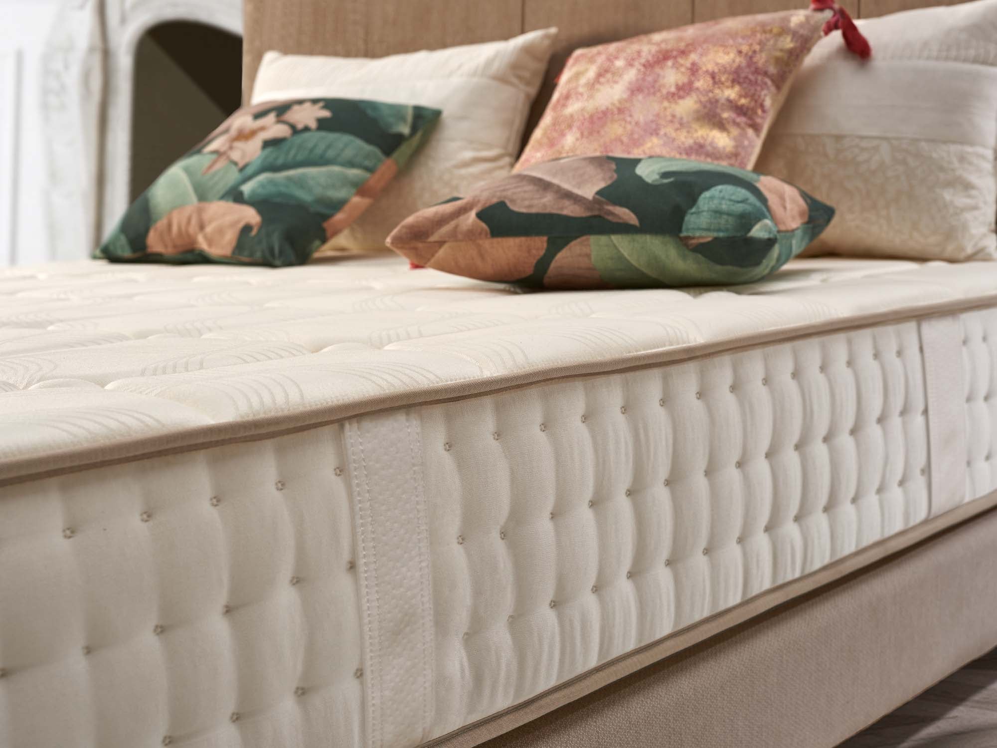 Luxury 140x190 cm - Hybride - Ressorts Ensachés + Mousse à mémoire HR + Blue Latex - 7 Zones - Reversible - Haut de gamme - 4