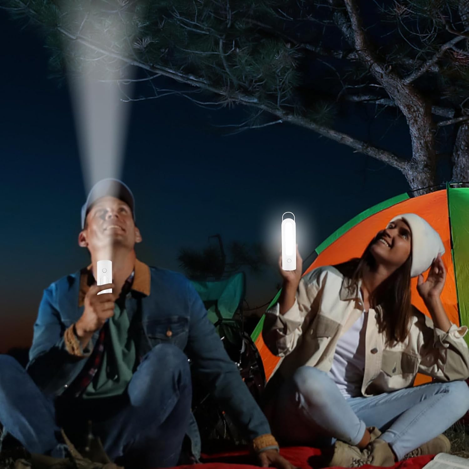 Biała latarka kempingowa, 4,5*4,5*17,8 cm, przenośna, ładowalna lampka nocna LED, odpowiednia do użytku na kempingu i na zewnątrz.
