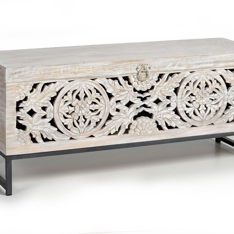 Coffre en manguier et pieds en metal blanc vieilli