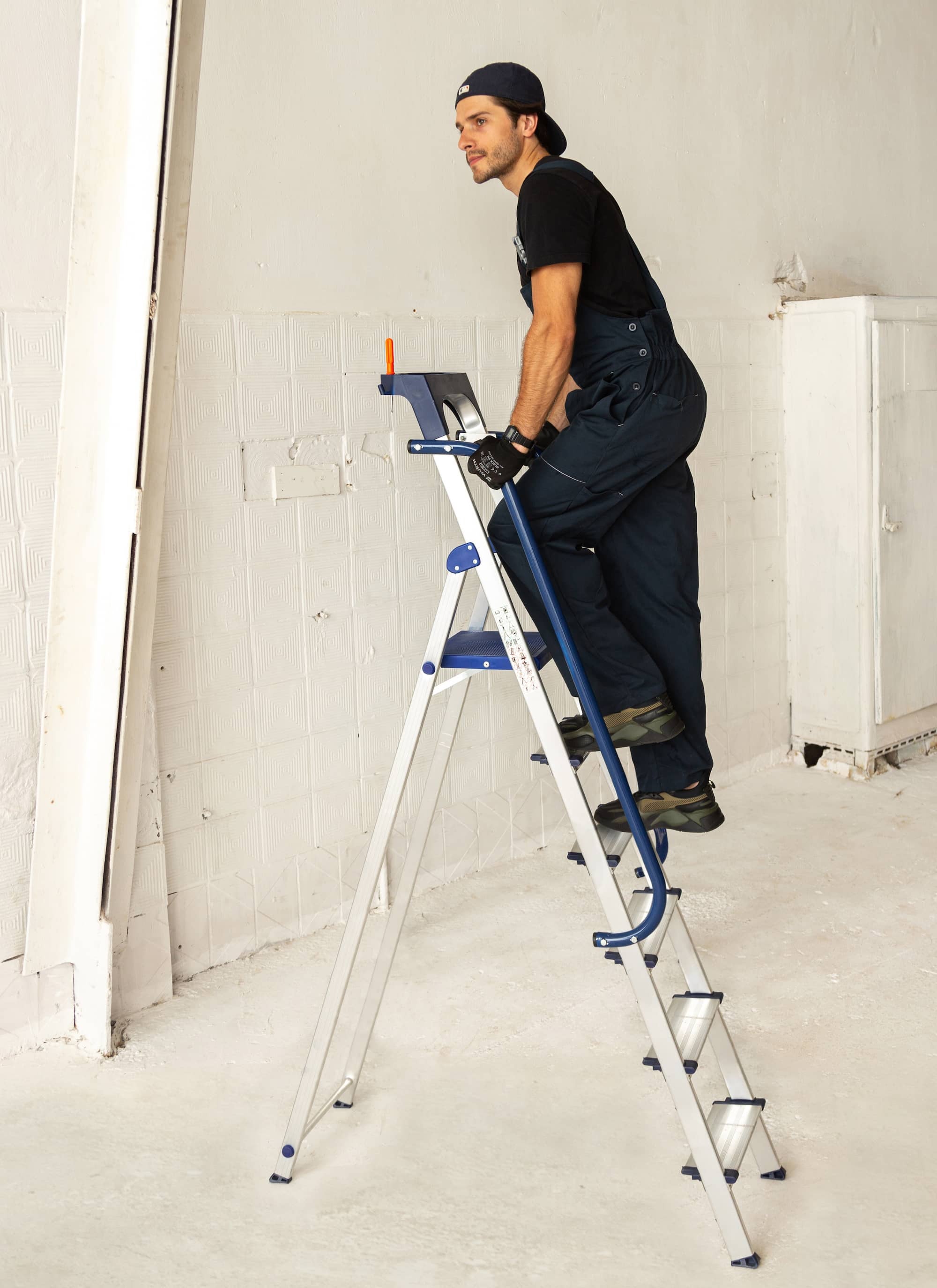 HOSTRÖM Escabeau 6 marches Secure pro, aluminium renforcé, sécurisé avec rampes, tablette porte-outils, hauteur plateforme 135cm, charge 150kg - 2