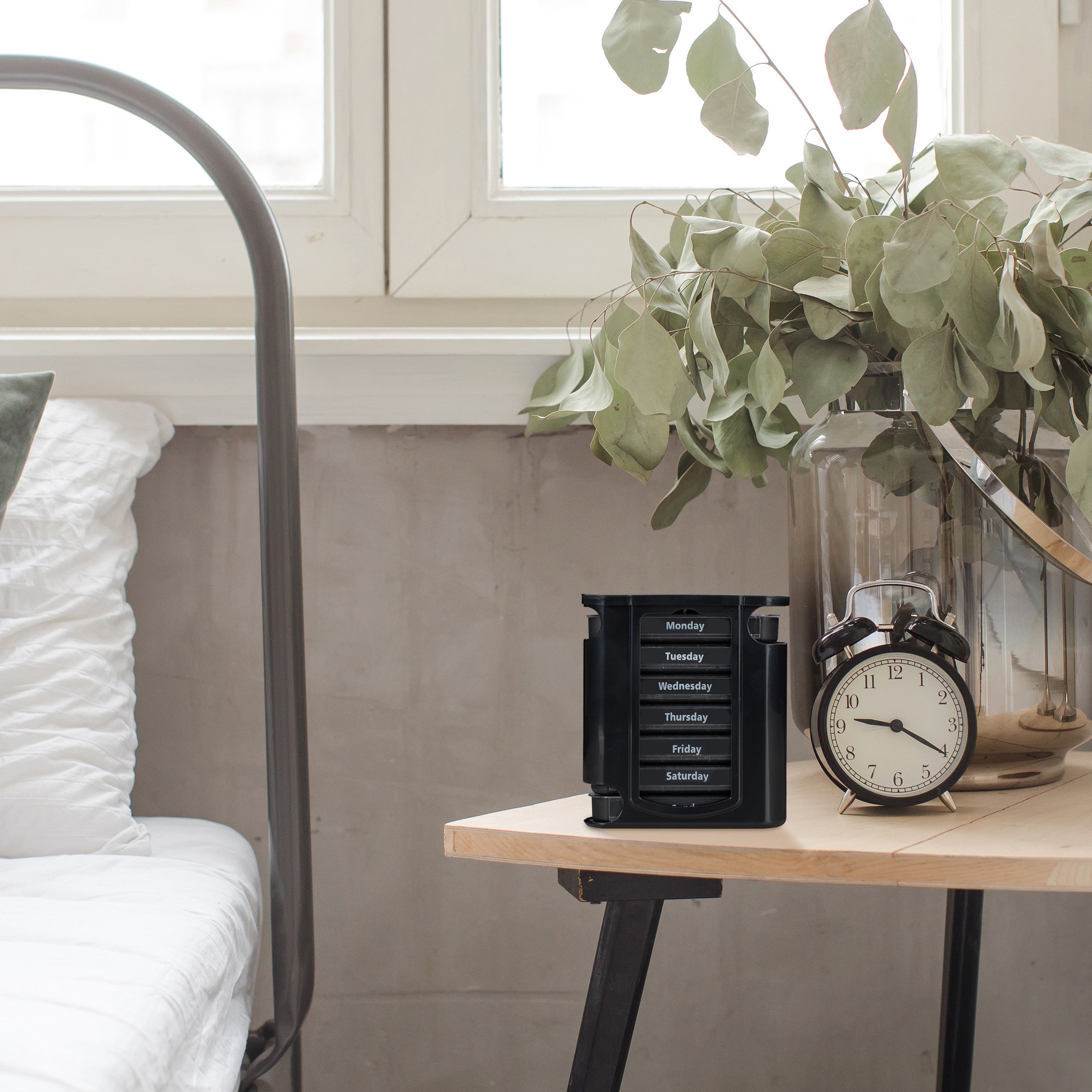 Portapillole 7 Giorni, Porta Pastiglie Settimanale, 4 Scomparti, Inglese, Coperchio Scorrevole, Bianco Rosso, Relaxdays - 3